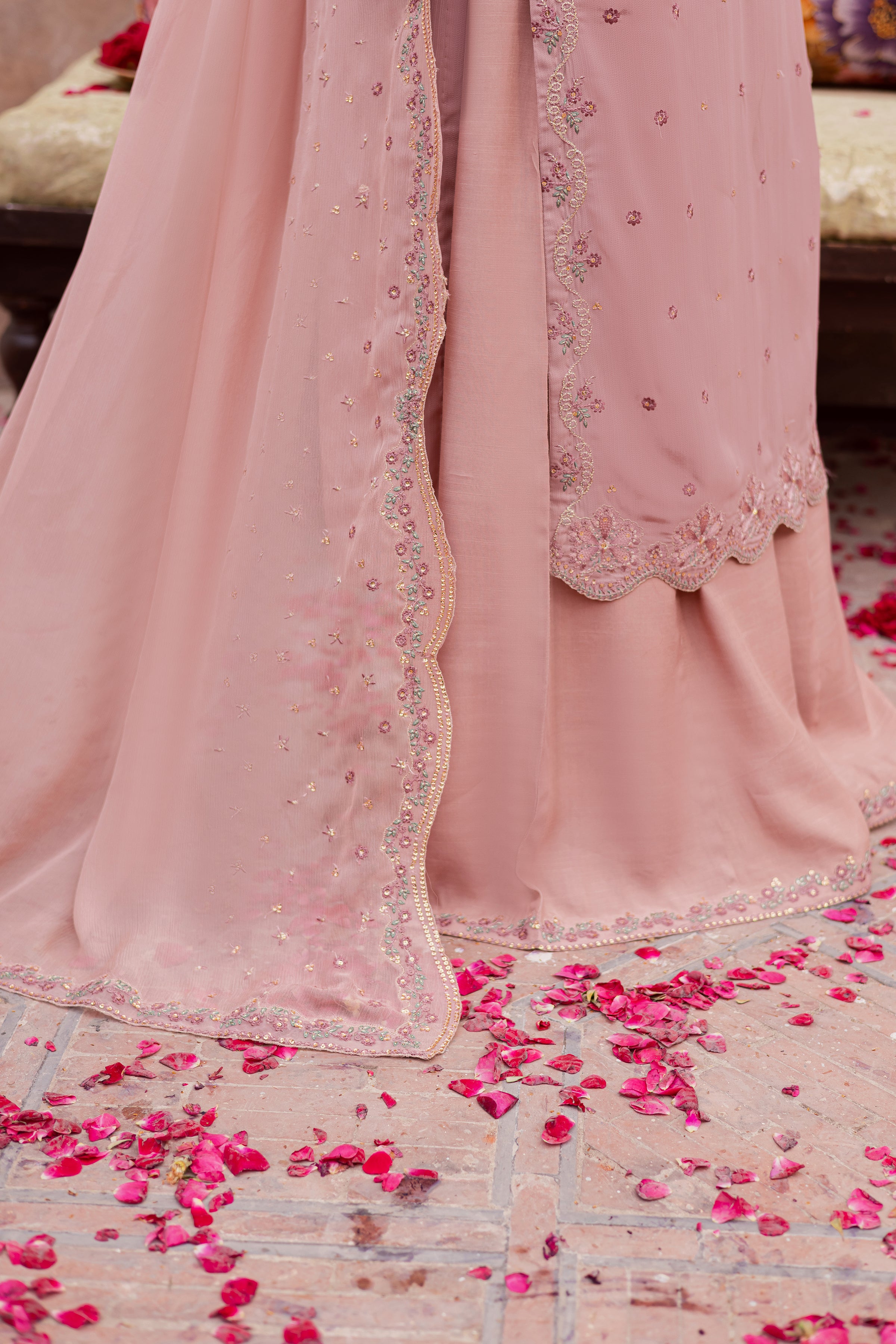 Elvira 3Pc - Festive Luxe Pret BATIKSTUDIO2025 BATIK S / Powder Pink / Zari Crinkle-M / Powder Pink / Zari Crinkle-L / Powder Pink / Zari Crinkle