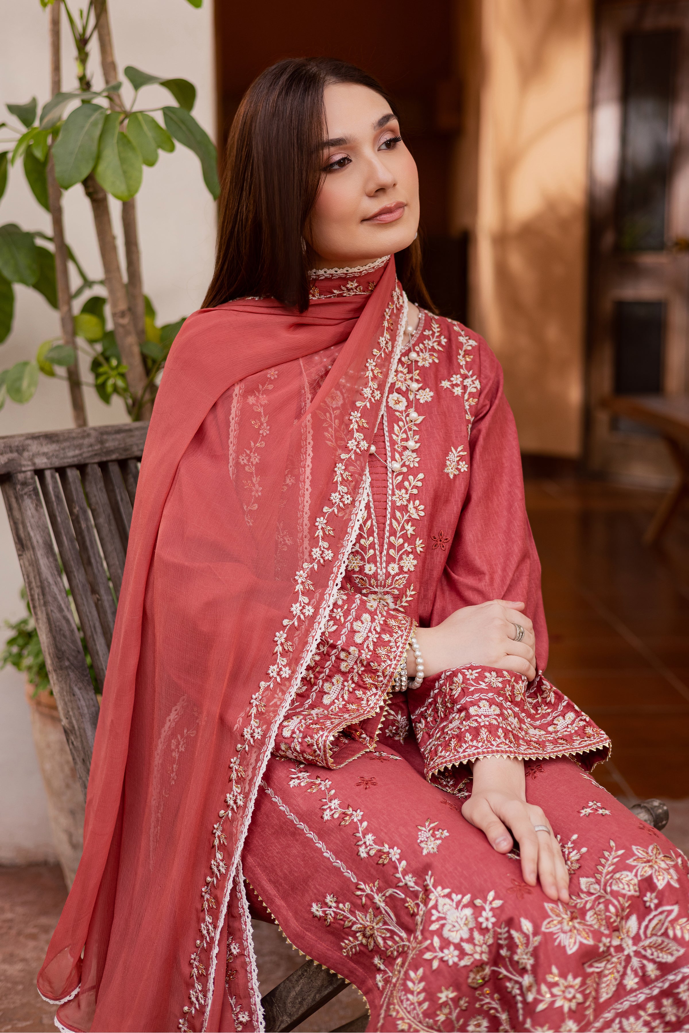 Red Carrot 3Pc - Embroidered Festive Pret BATIK WINTER PRET 2025 BATIK XS / Carrot / Karandi-S / Carrot / Karandi-M / Carrot / Karandi-L / Carrot / Karandi-XL / Carrot / Karandi
