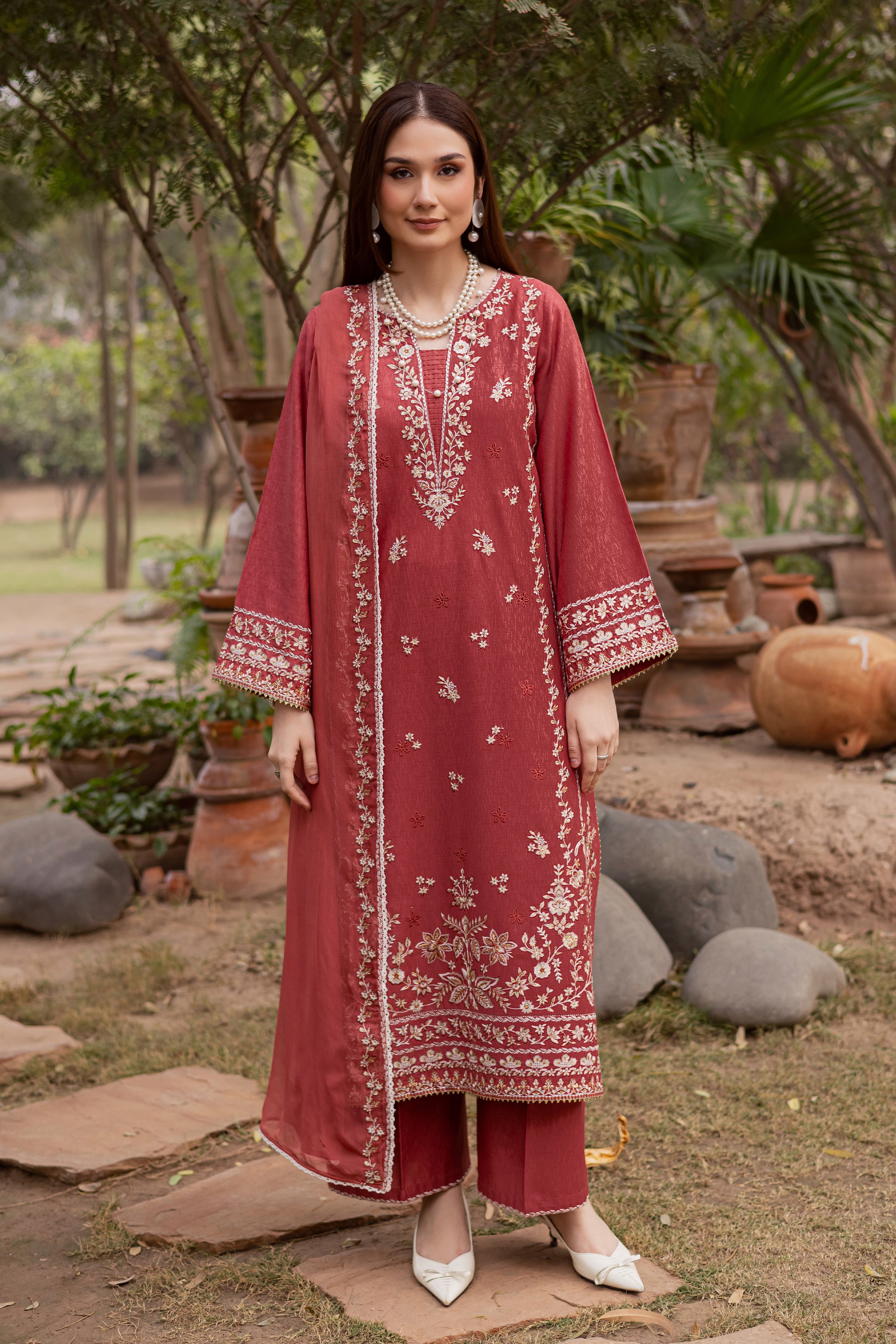 Red Carrot 3Pc - Embroidered Festive Pret BATIK WINTER PRET 2025 BATIK XS / Carrot / Karandi-S / Carrot / Karandi-M / Carrot / Karandi-L / Carrot / Karandi-XL / Carrot / Karandi