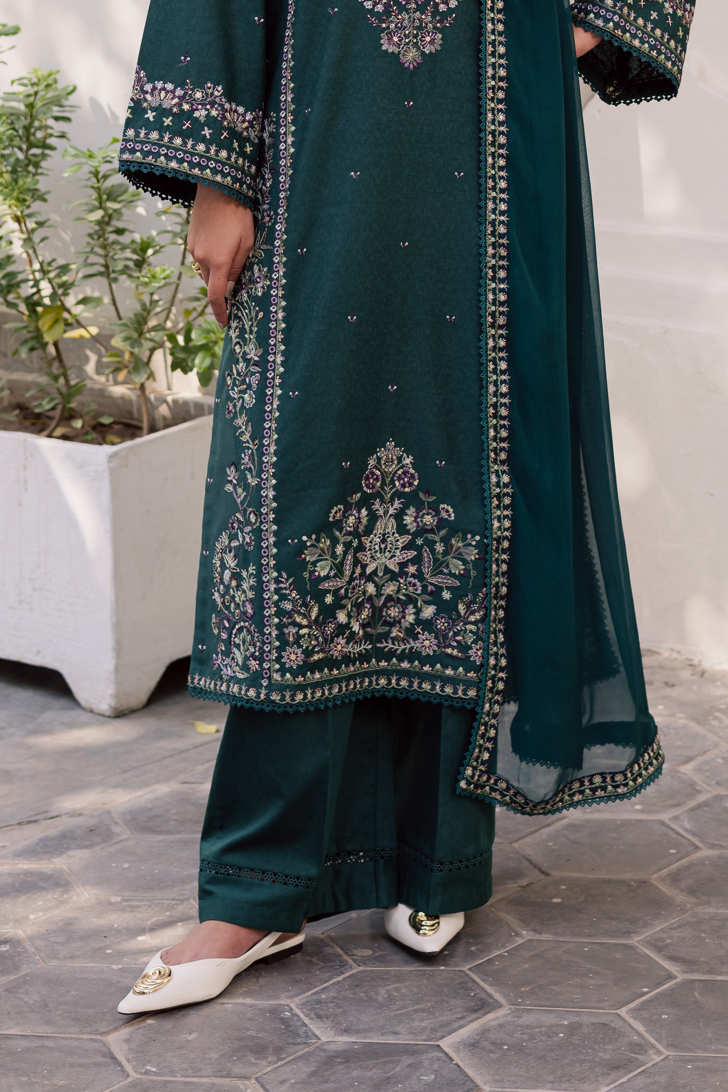 Safira 3Pc - Embroidered Karandi Dress BATIK WINTER PRET 2025 BATIK XS / Bottle Green / Karandi-S / Bottle Green / Karandi-M / Bottle Green / Karandi-L / Bottle Green / Karandi-XL / Bottle Green / Karandi