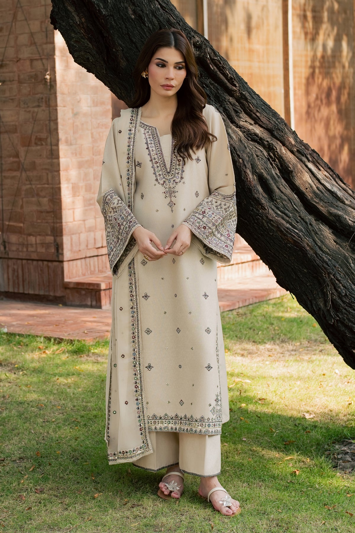 Mehrin 3Pc - Embroidered Karandi Pret