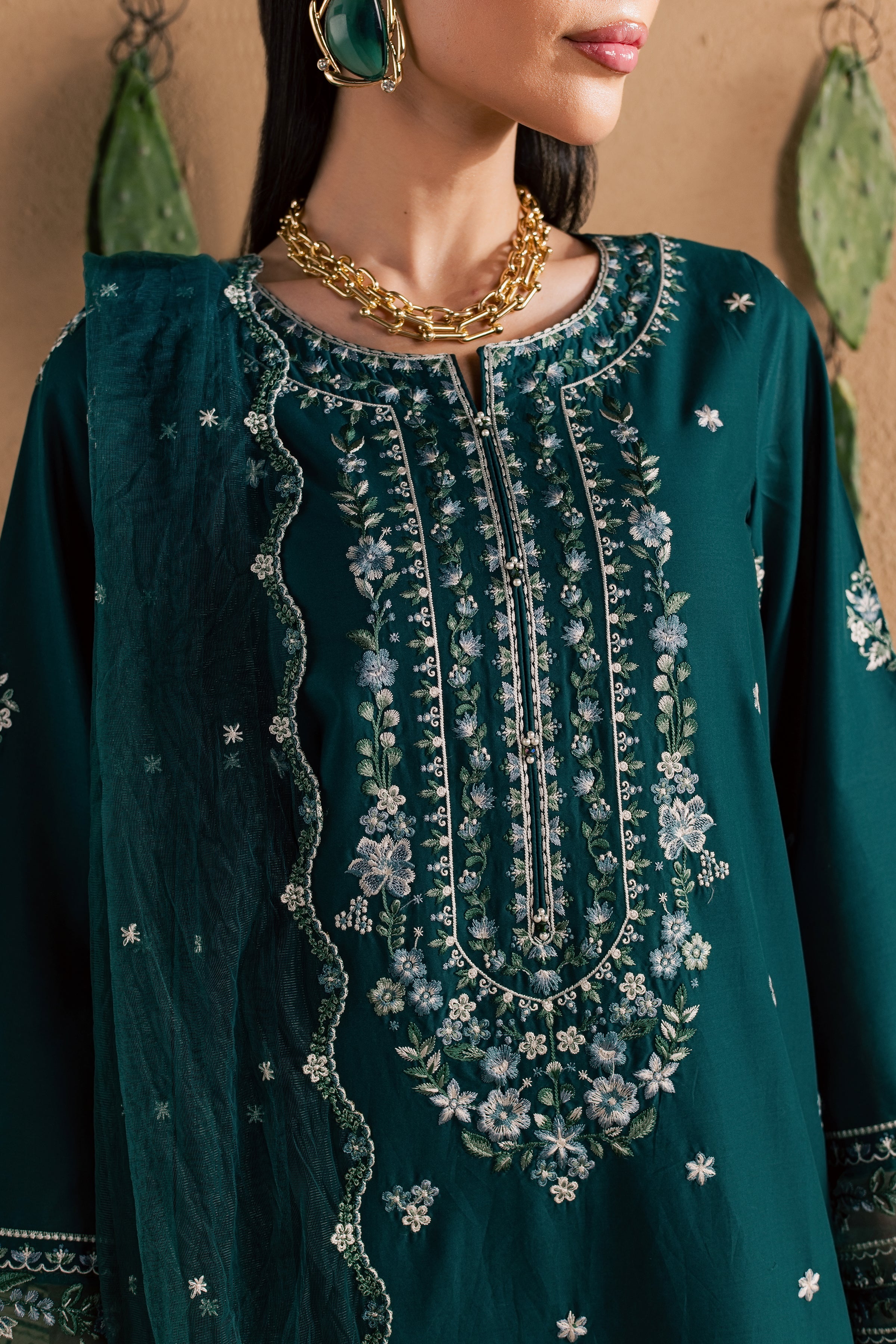 Zamarud 3Pc - Luxury Embroidered Lawn