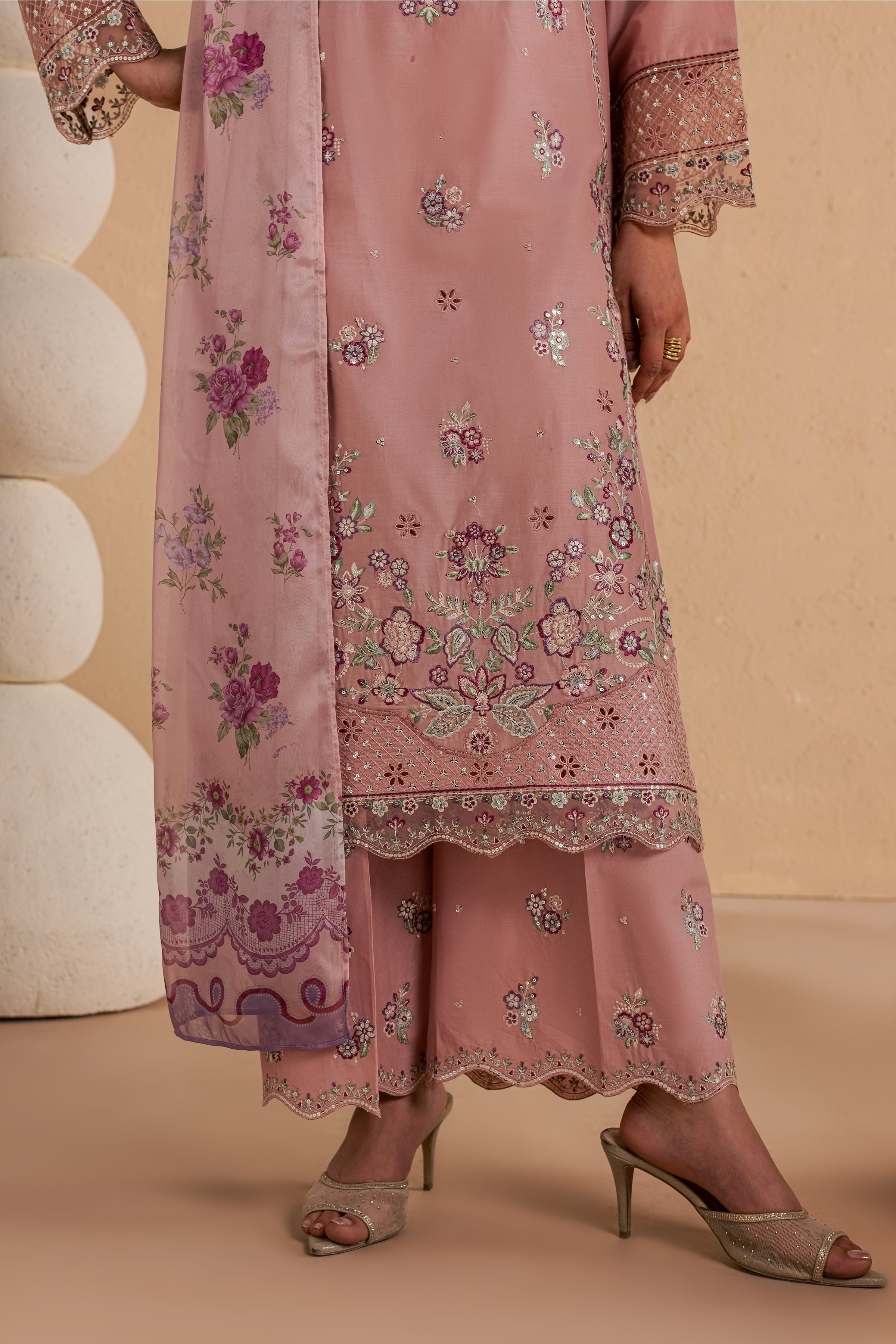 Velora 3Pc - Luxury Embroidered Lawn