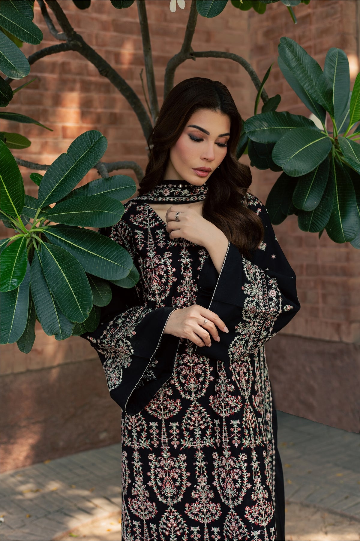 Avni 3Pc - Embroidered Karandi Pret