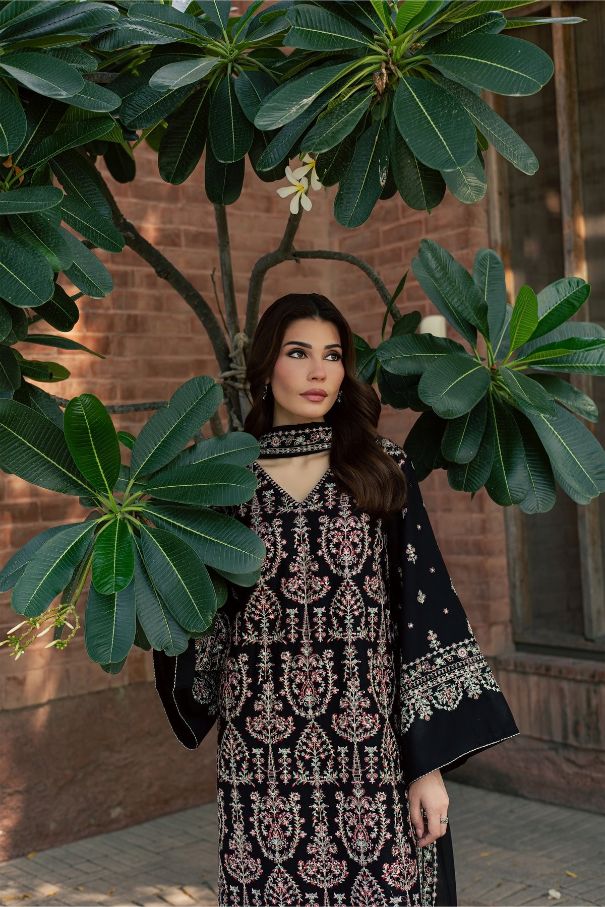 Avni 3Pc - Embroidered Karandi Pret