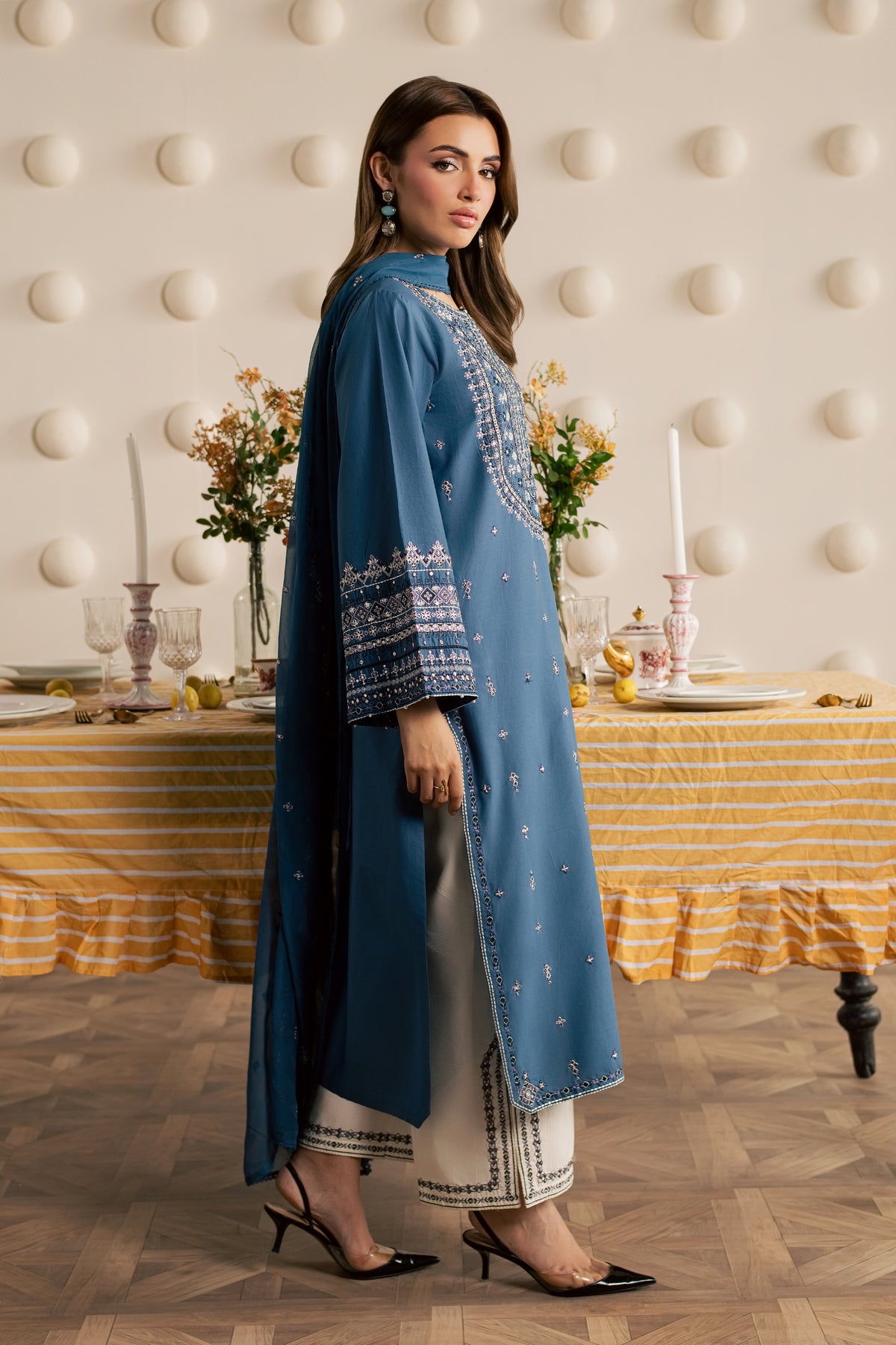 Kais 3Pc - Embroidered Cambric Pret