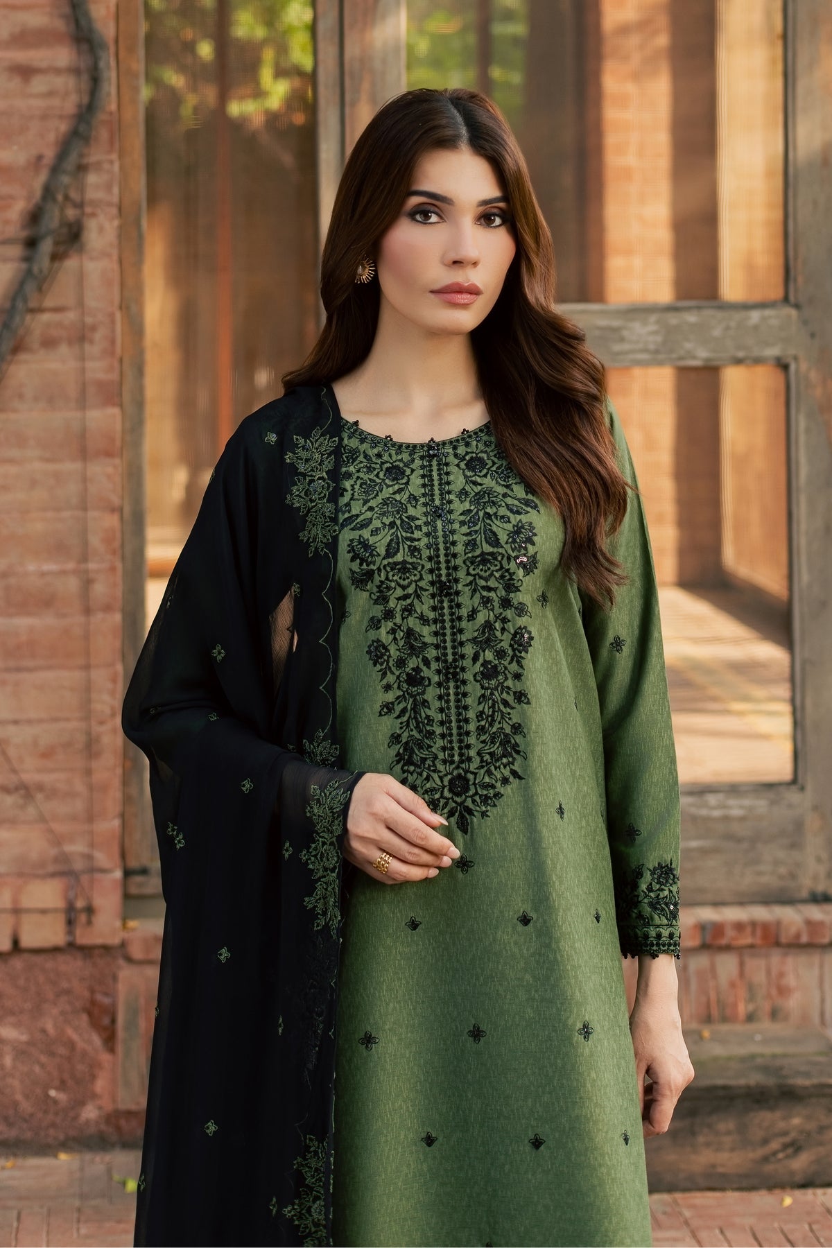Green Willow 3Pc - Embroidered Karandi Pret
