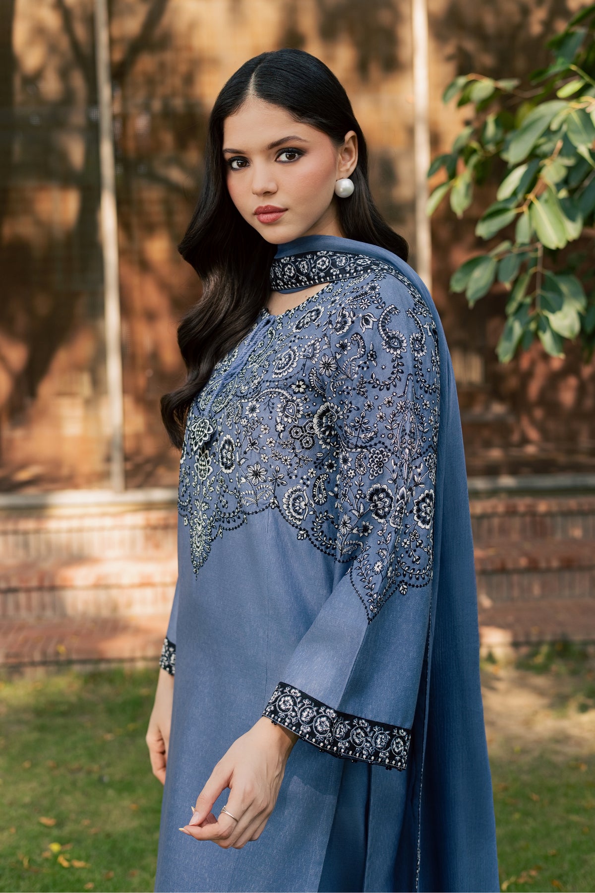 Sozni 3Pc - Embroidered Karandi Pret
