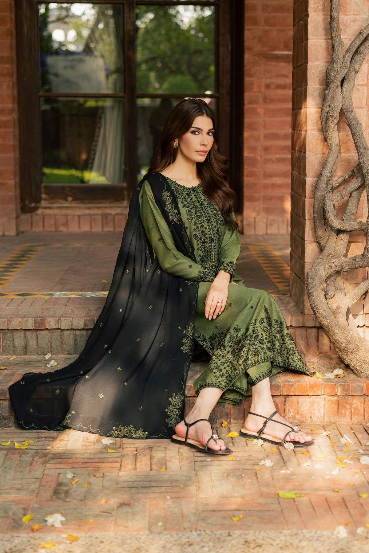 Green Willow 3Pc - Embroidered Karandi Pret