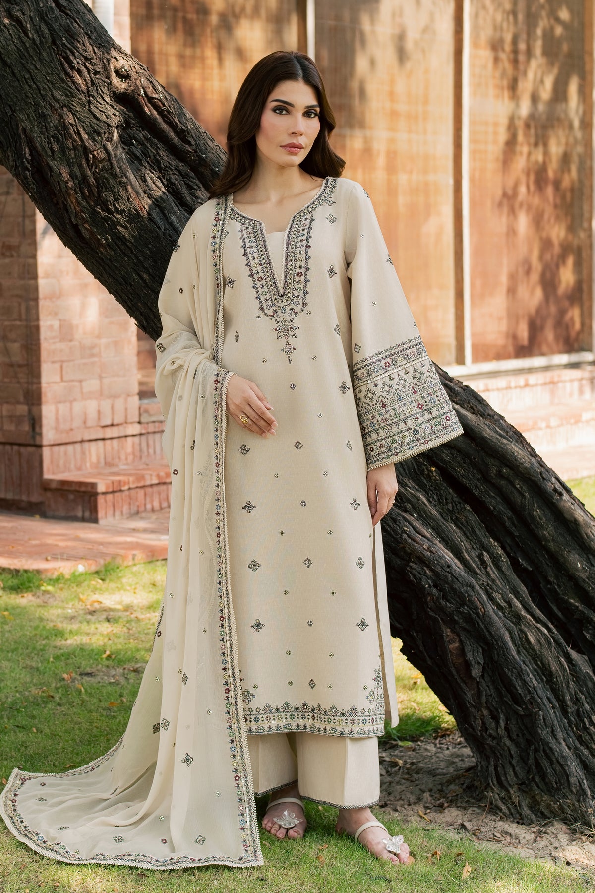 Mehrin 3Pc - Embroidered Karandi Pret