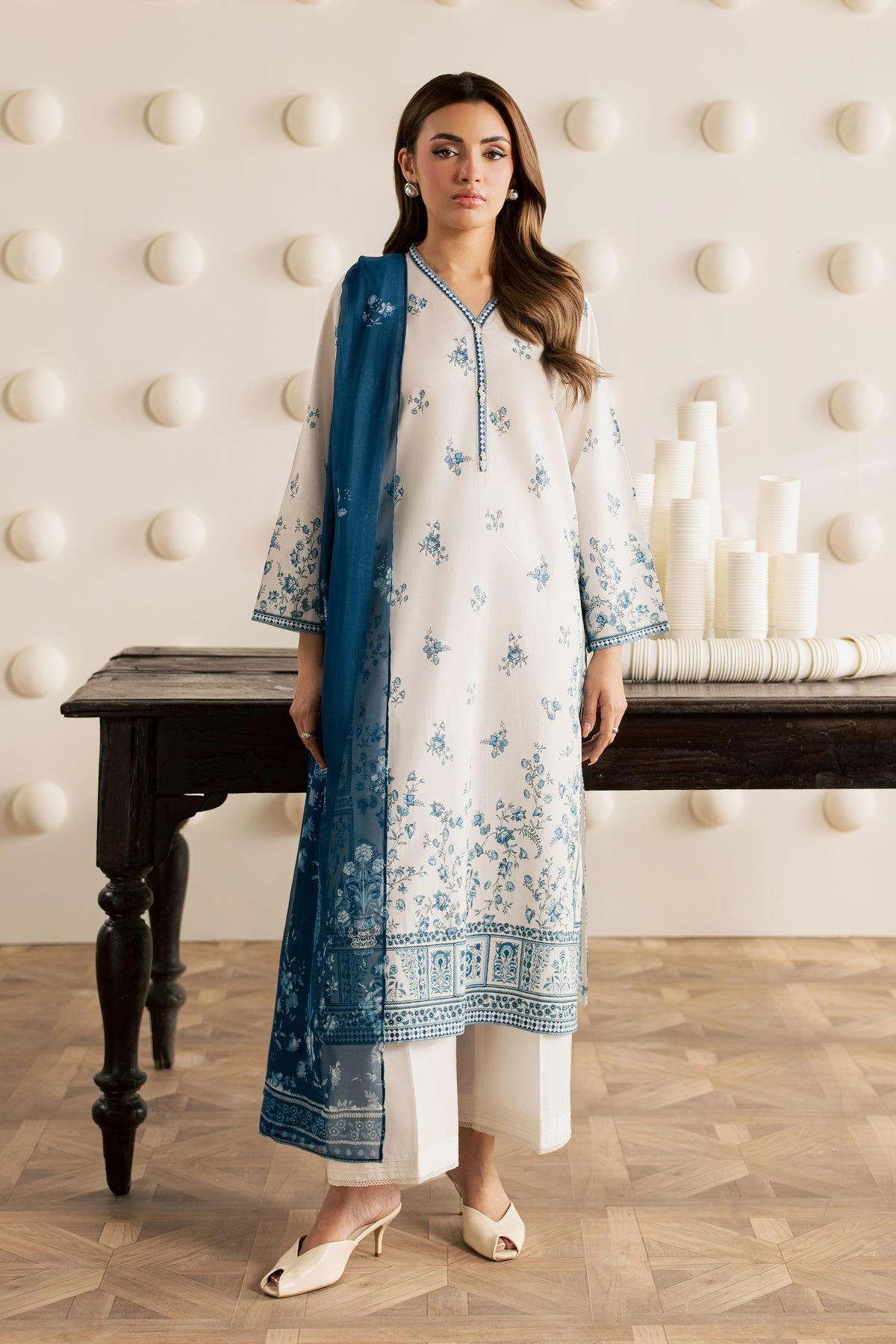 White Everly 3Pc - Embroidered Cambric Pret
