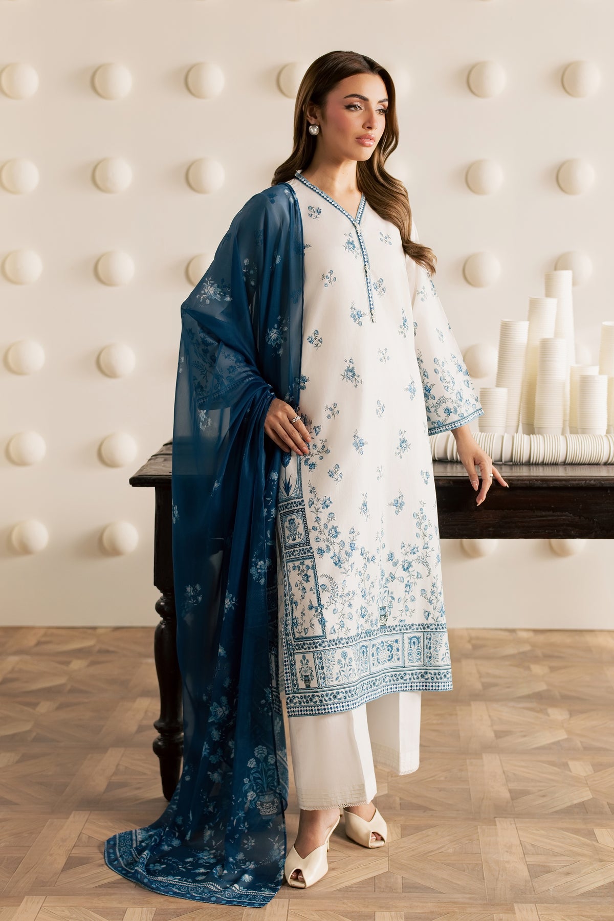 White Everly 3Pc - Embroidered Cambric Pret