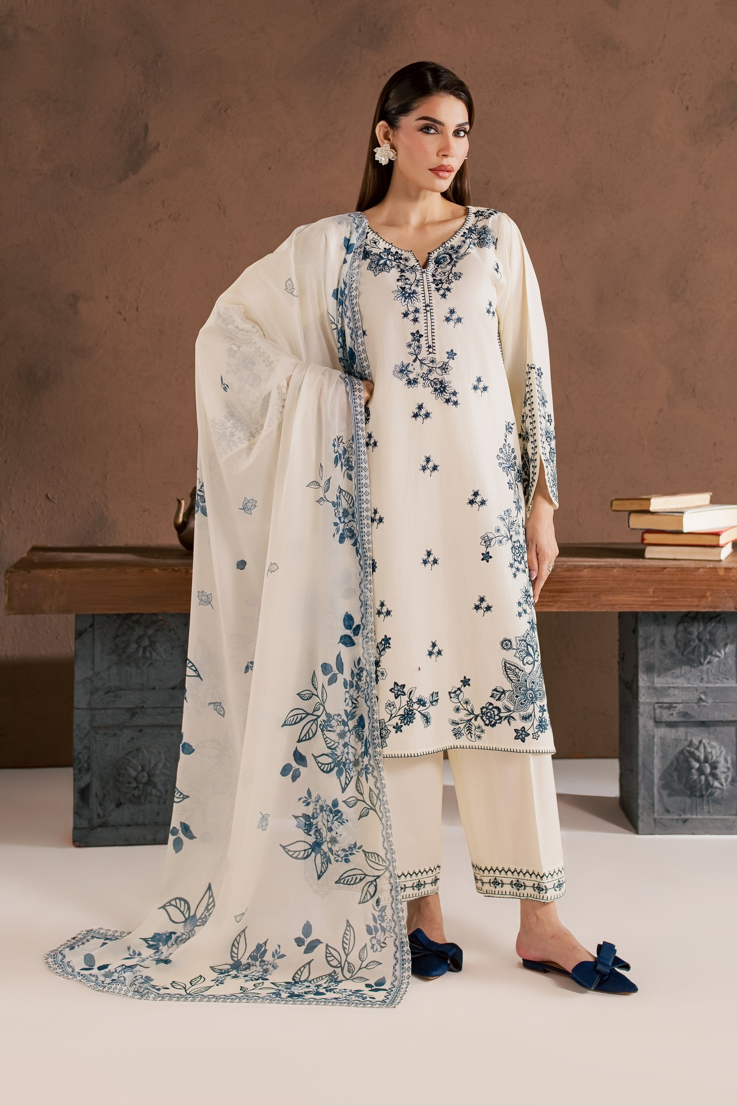Meris 3Pc - Embroidered Cambric Pret