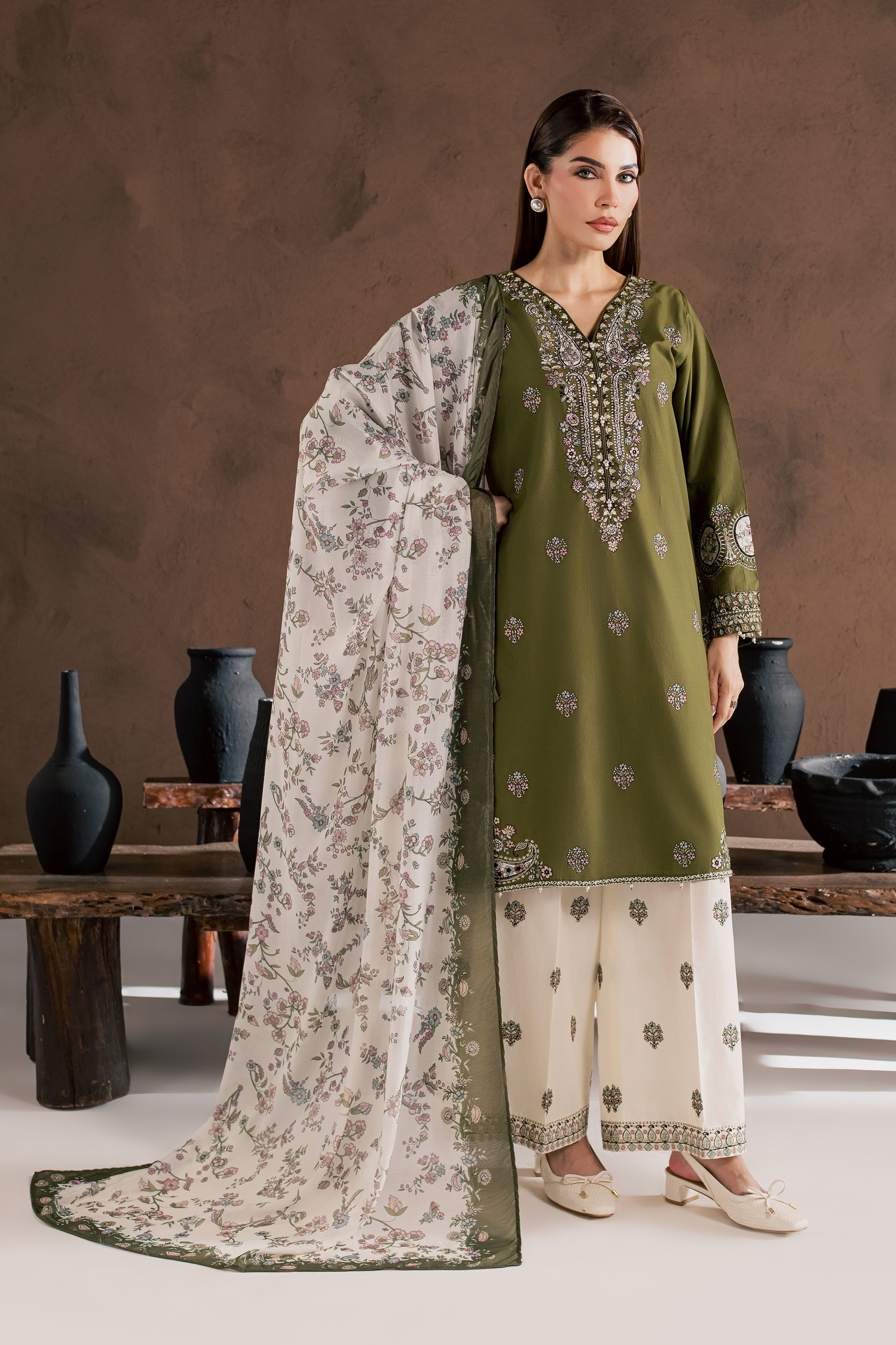 Emamah 3Pc - Embroidered Cambric Pret