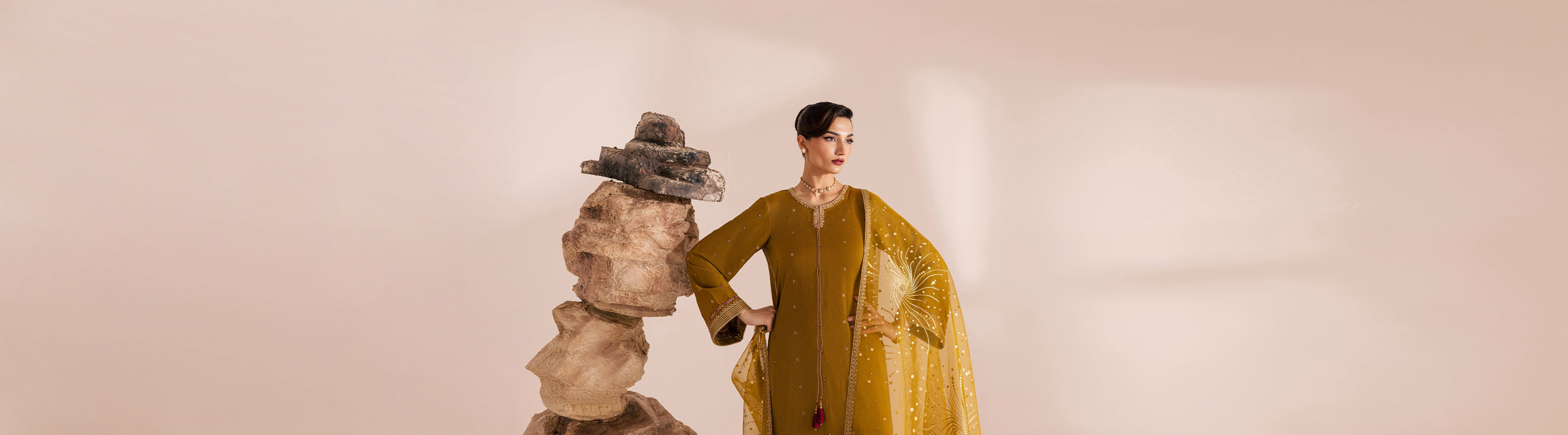 LYRA - FESTIVE LUXE PRET