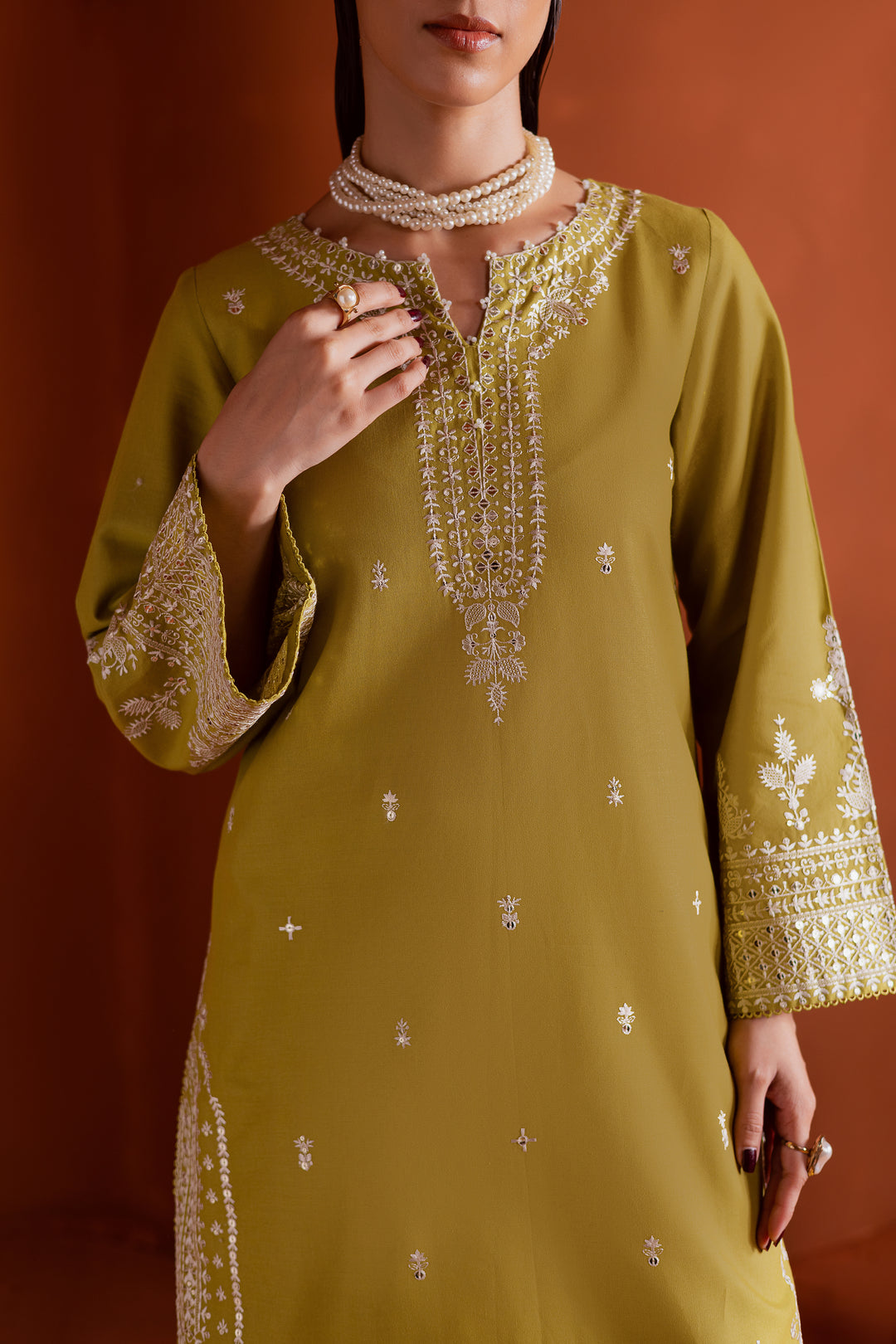 Dazy 2Pc - Embroidered Khaddar Dress