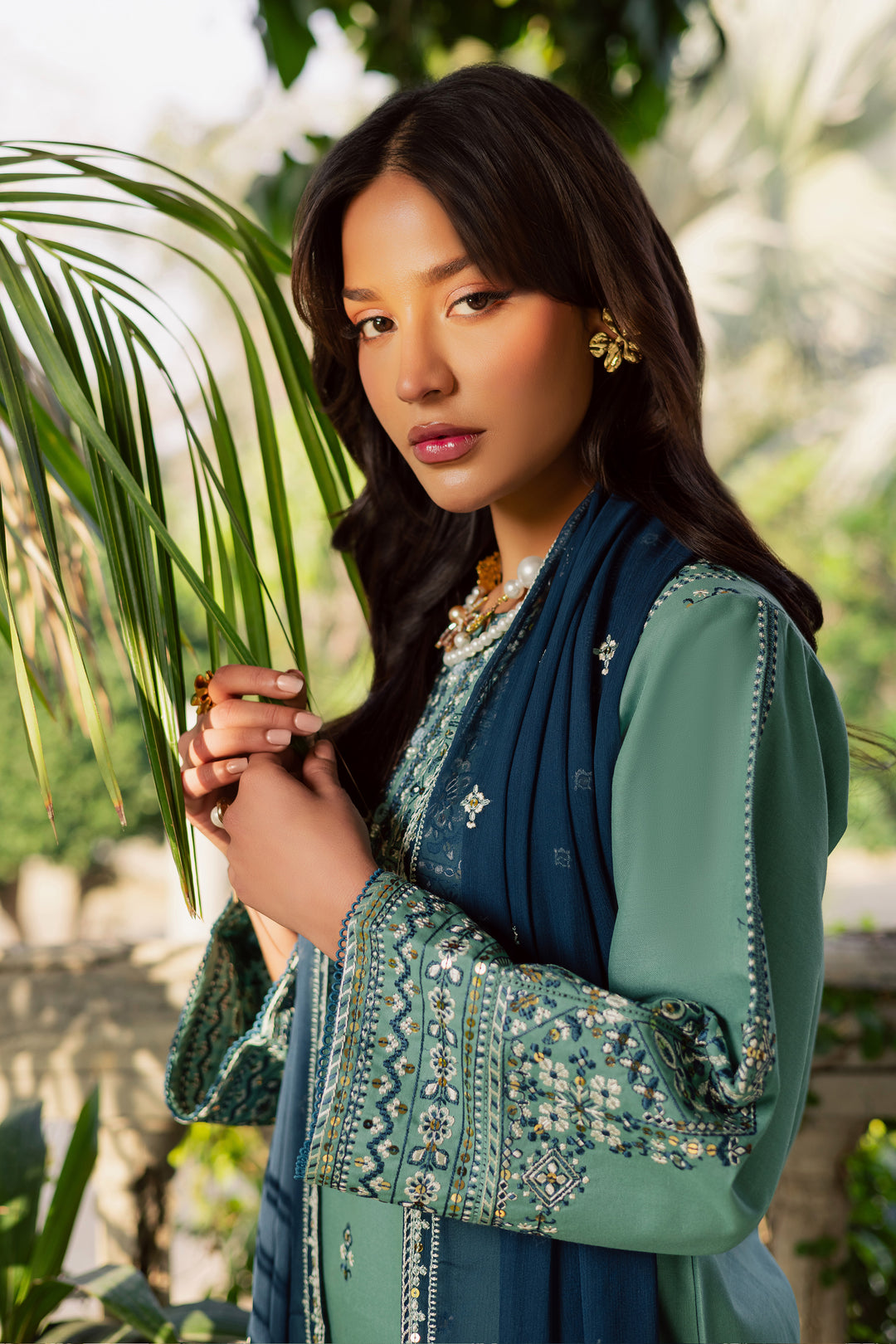 Gridle 3Pc - Embroidered Khaddar Dress