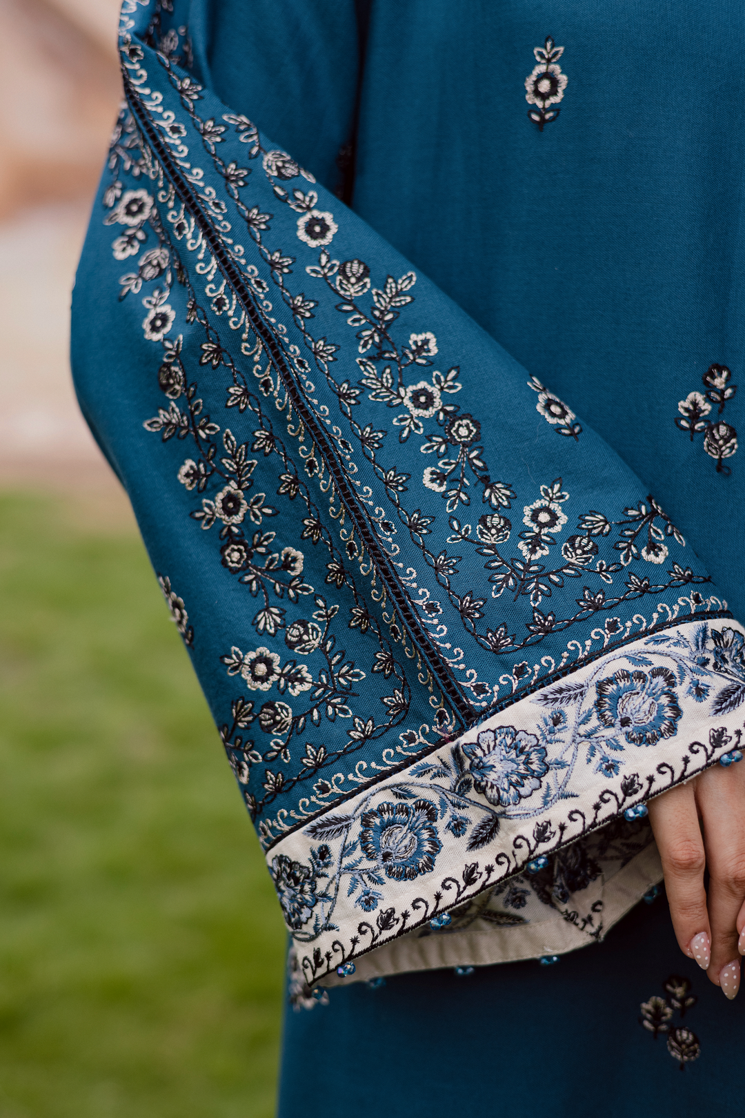 Soho 2Pc - Embroidered Khaddar Dress