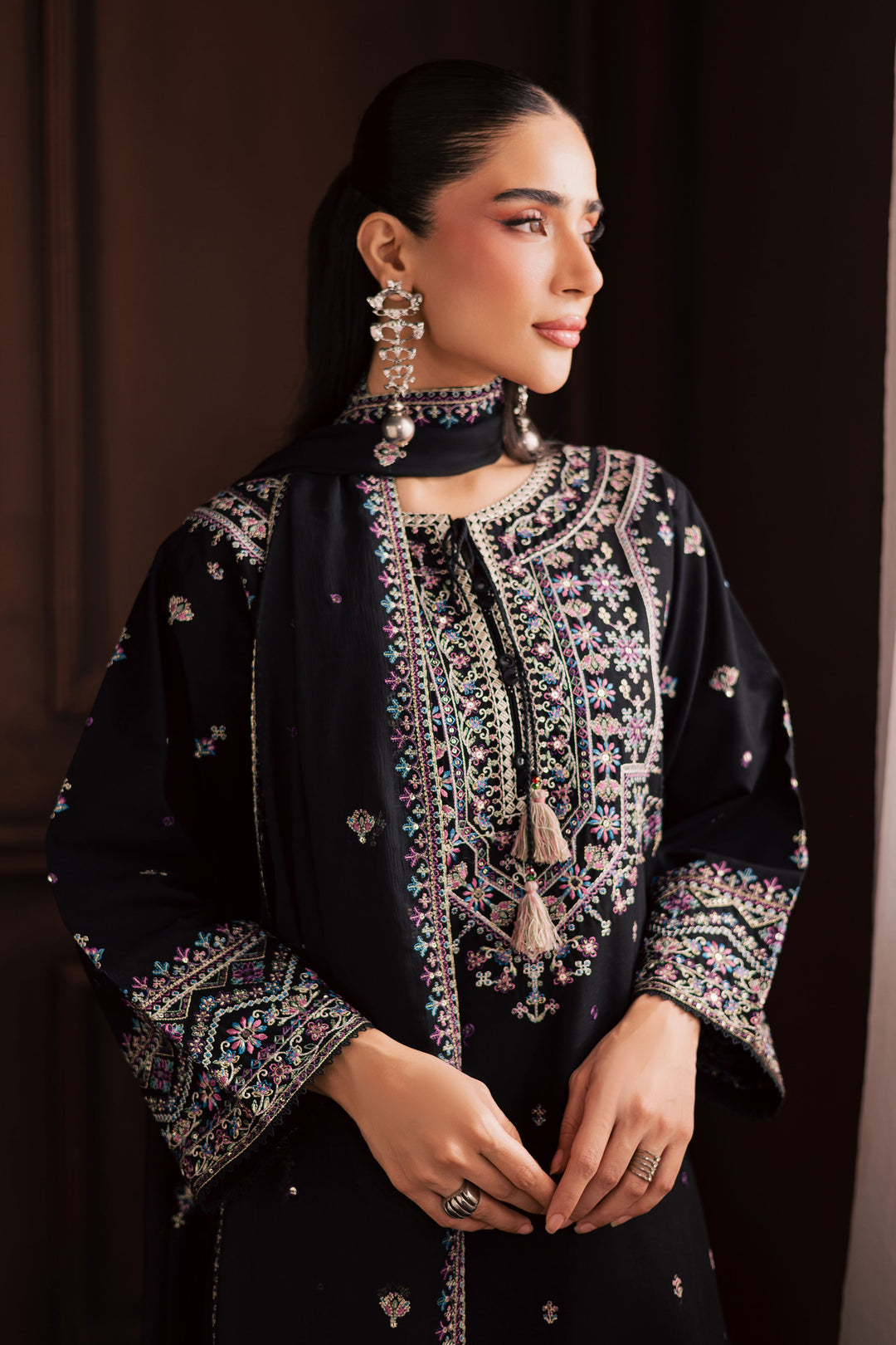 Graana 3Pc - Embroidered Khaddar Dress