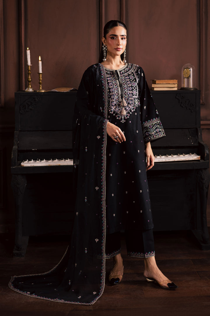Graana 3Pc - Embroidered Khaddar Dress