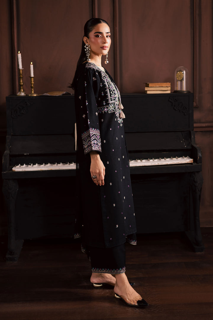 Graana 3Pc - Embroidered Khaddar Dress