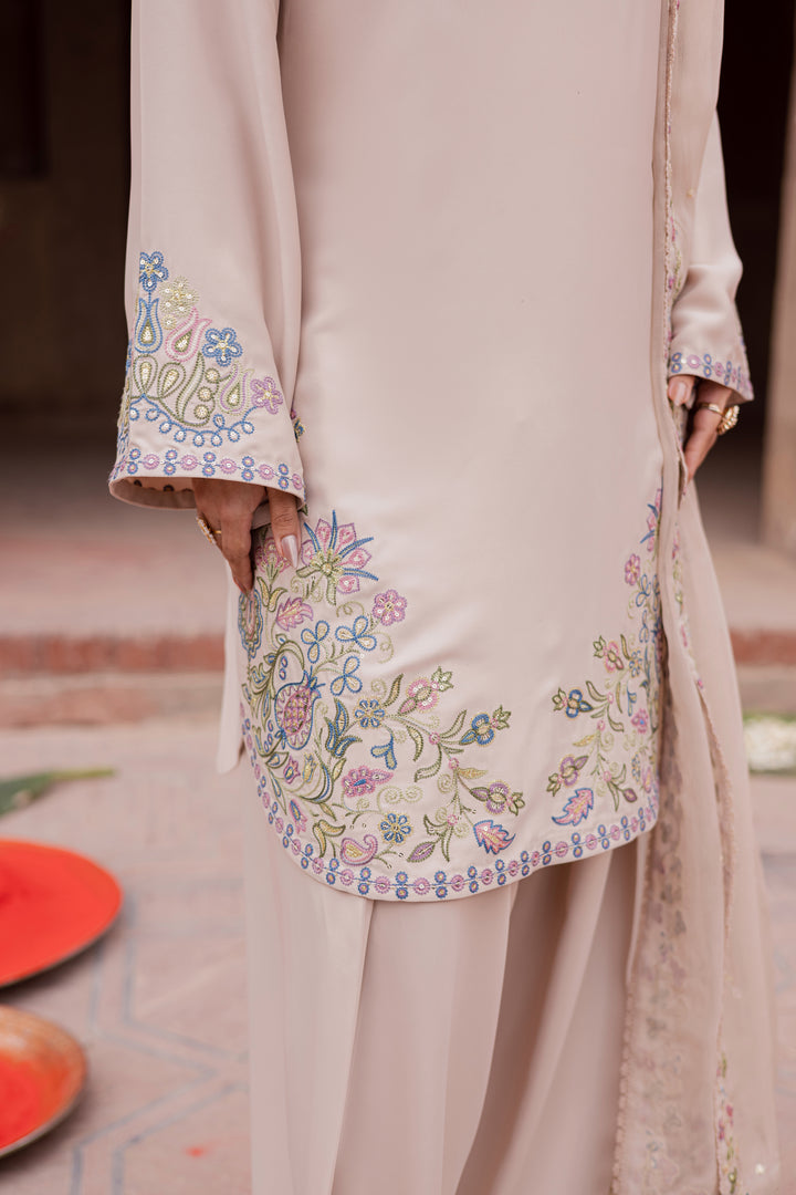  Irina 3Pc - Festive Luxe Pret BATIKSTUDIO2025  BATIK   S / Offwhite / Satin Silk-M / Offwhite / Satin Silk-L / Offwhite / Satin Silk