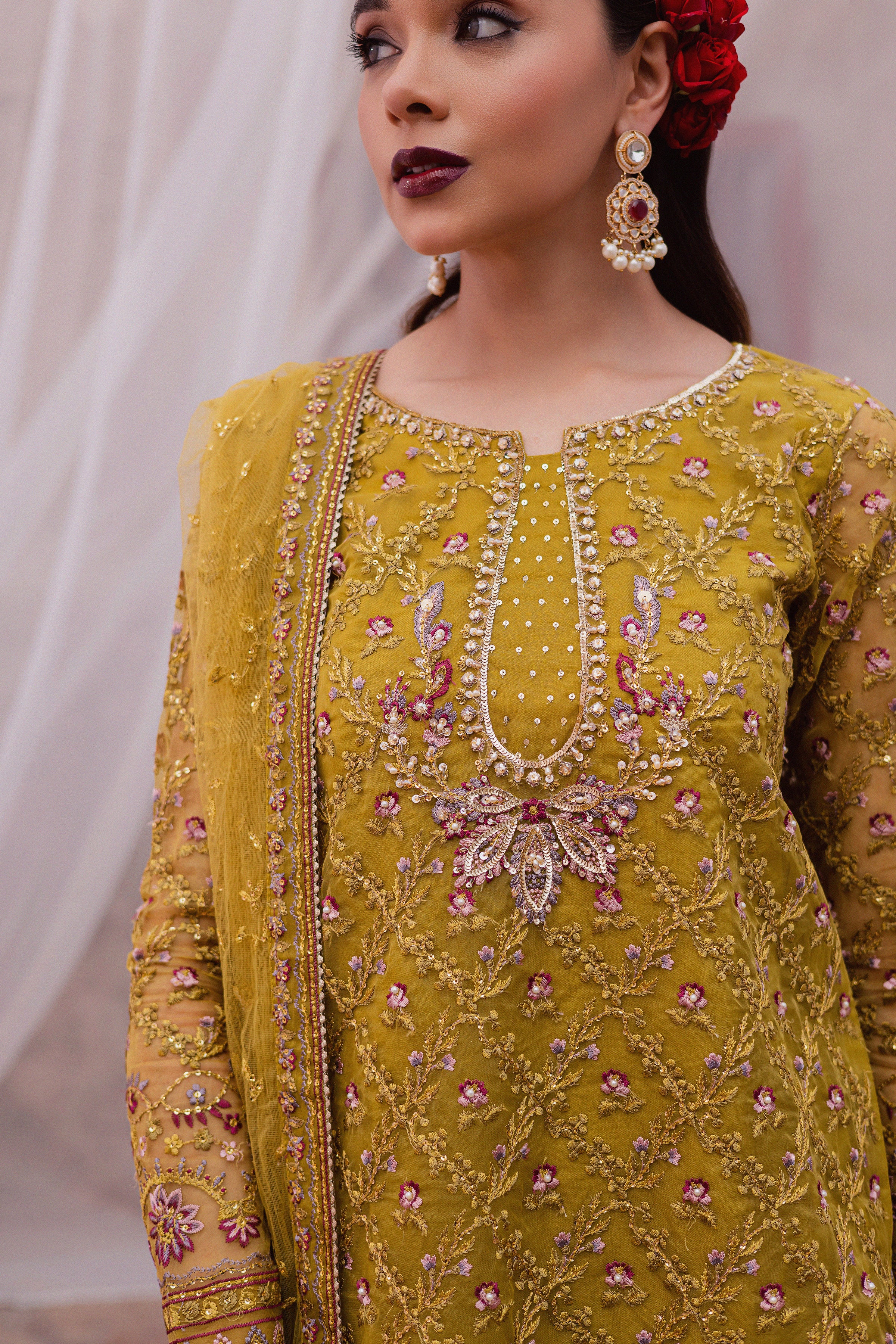  Izel 3Pc - Festive Luxe Pret BATIKSTUDIO2025  BATIK   S / Mehndi Green / Organza & Raw Silk-M / Mehndi Green / Organza & Raw Silk-L / Mehndi Green / Organza & Raw Silk