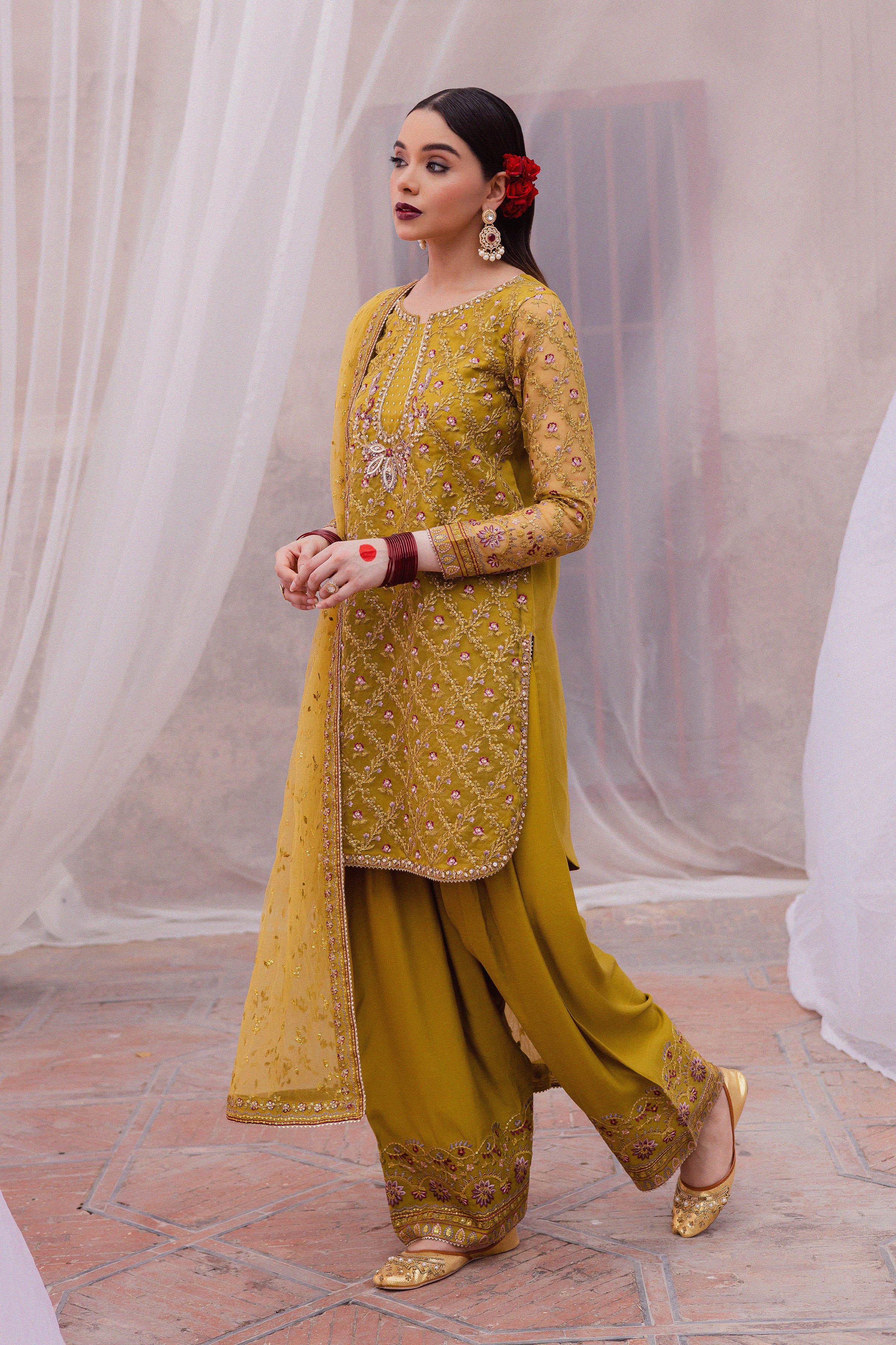  Izel 3Pc - Festive Luxe Pret BATIKSTUDIO2025  BATIK   S / Mehndi Green / Organza & Raw Silk-M / Mehndi Green / Organza & Raw Silk-L / Mehndi Green / Organza & Raw Silk
