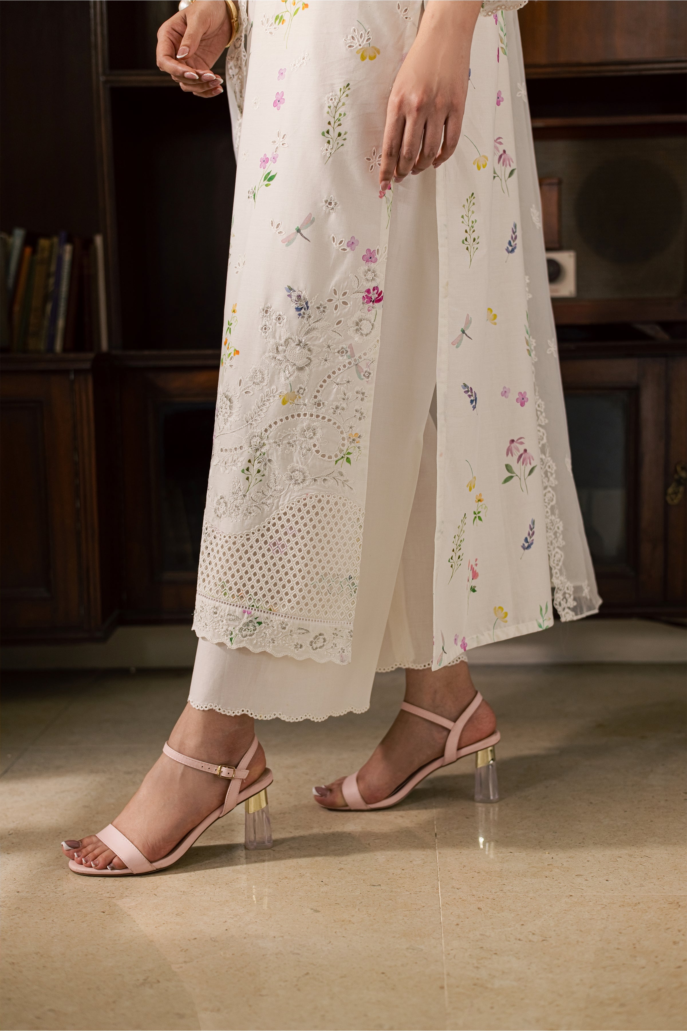  Jinan 3Pc - Luxury Embroidered Lawn BATIKSS26  BATIK   XS / White / Pima Lawn-S / White / Pima Lawn-M / White / Pima Lawn-L / White / Pima Lawn-XL / White / Pima Lawn