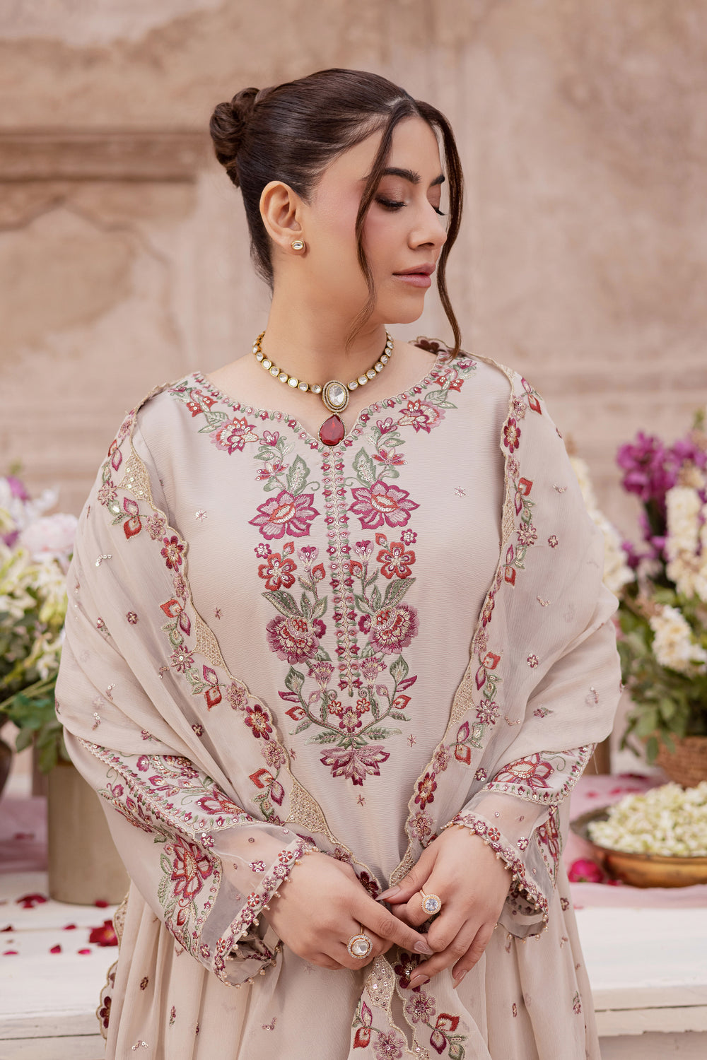  Lark 3Pc - Festive Luxe Pret BATIKSTUDIO2025  BATIK   S / Beige / Georgette-M / Beige / Georgette-L / Beige / Georgette