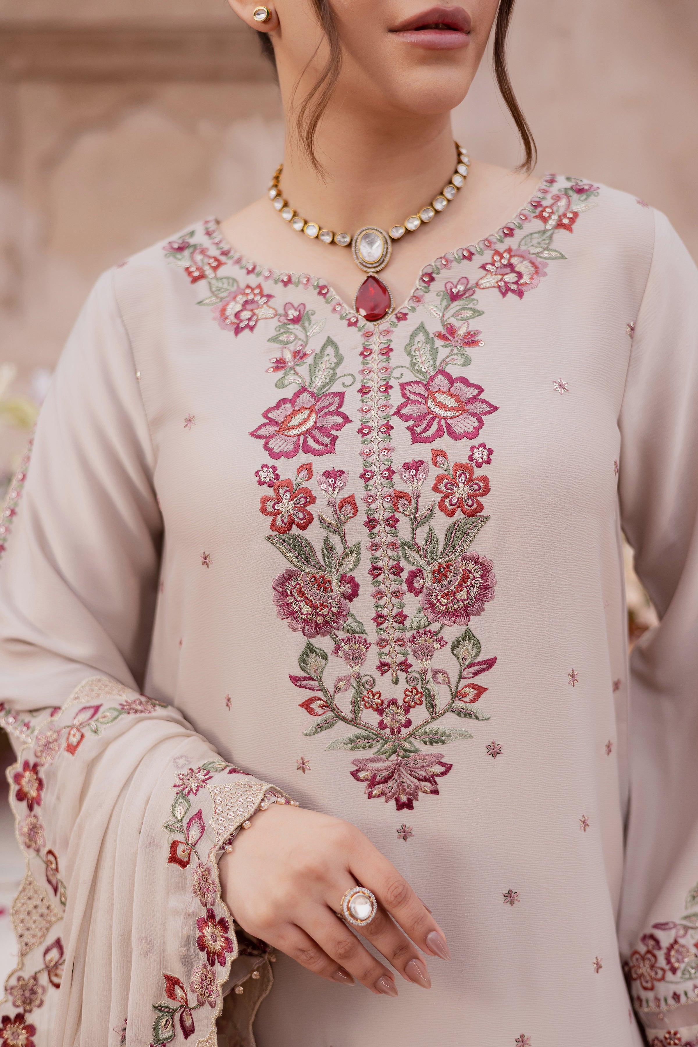  Lark 3Pc - Festive Luxe Pret BATIKSTUDIO2025  BATIK   S / Beige / Georgette-M / Beige / Georgette-L / Beige / Georgette