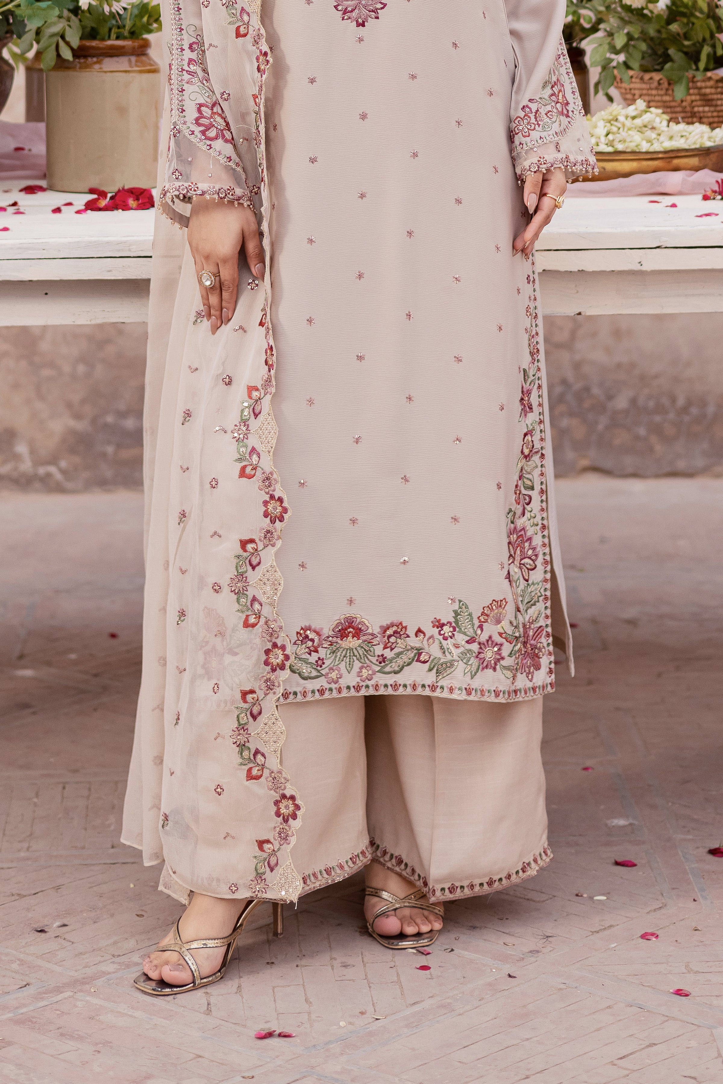  Lark 3Pc - Festive Luxe Pret BATIKSTUDIO2025  BATIK   S / Beige / Georgette-M / Beige / Georgette-L / Beige / Georgette