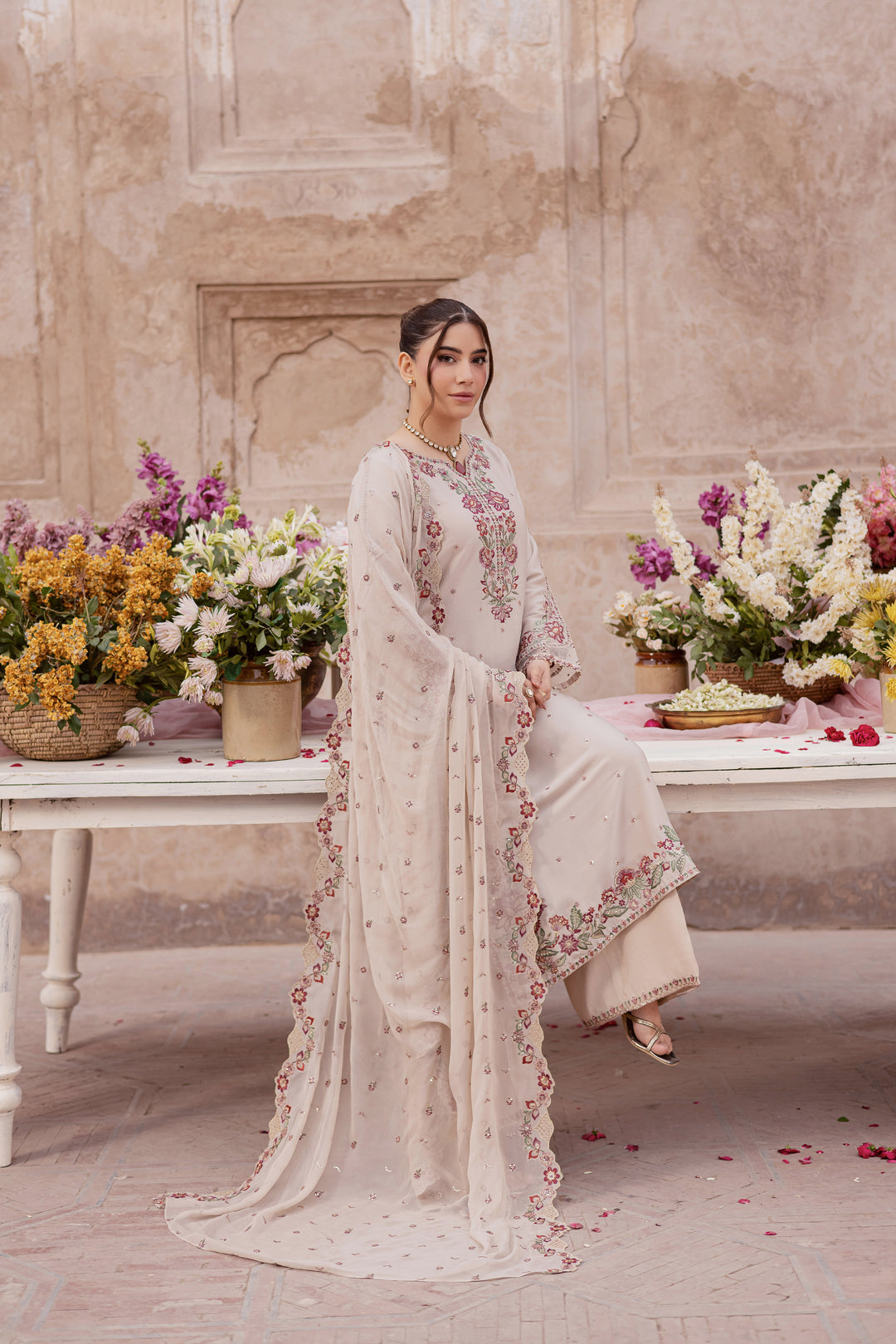  Lark 3Pc - Festive Luxe Pret BATIKSTUDIO2025  BATIK   S / Beige / Georgette-M / Beige / Georgette-L / Beige / Georgette