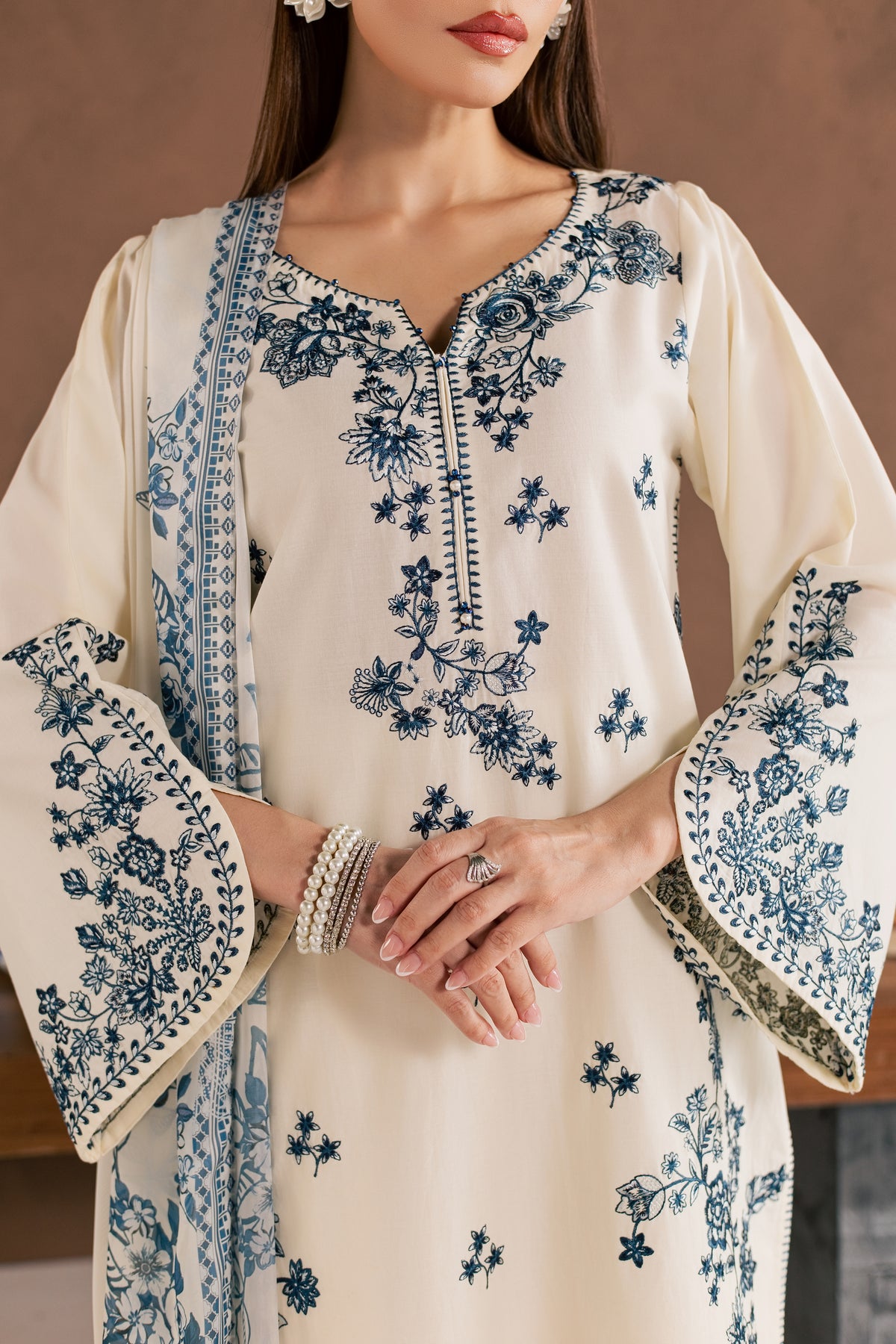 Meris 3Pc - Embroidered Cambric Pret PRETAW2026  BATIK   XS / White Swan / Cambric