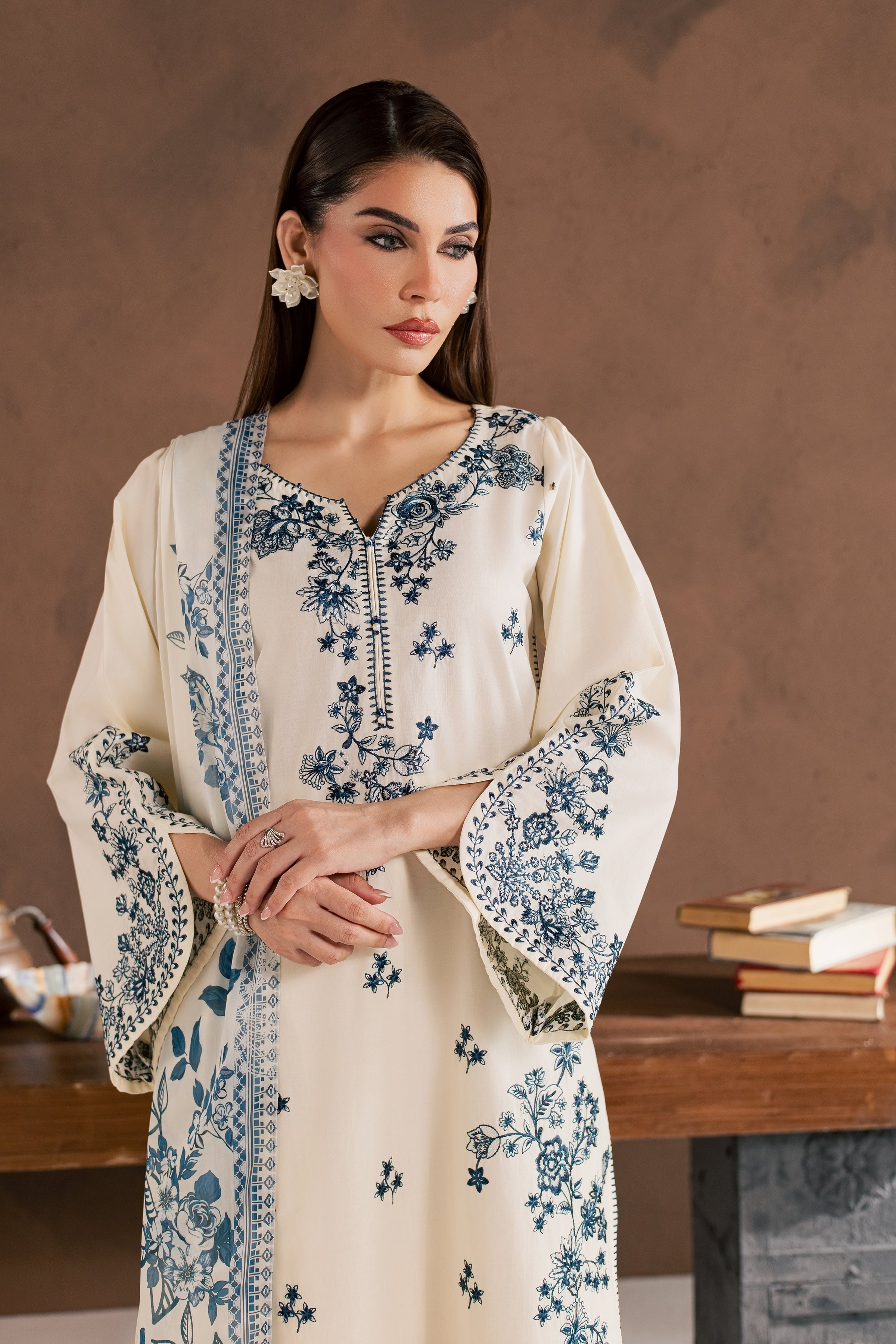 Meris 3Pc - Embroidered Cambric Pret PRETAW2026  BATIK   XS / White Swan / Cambric