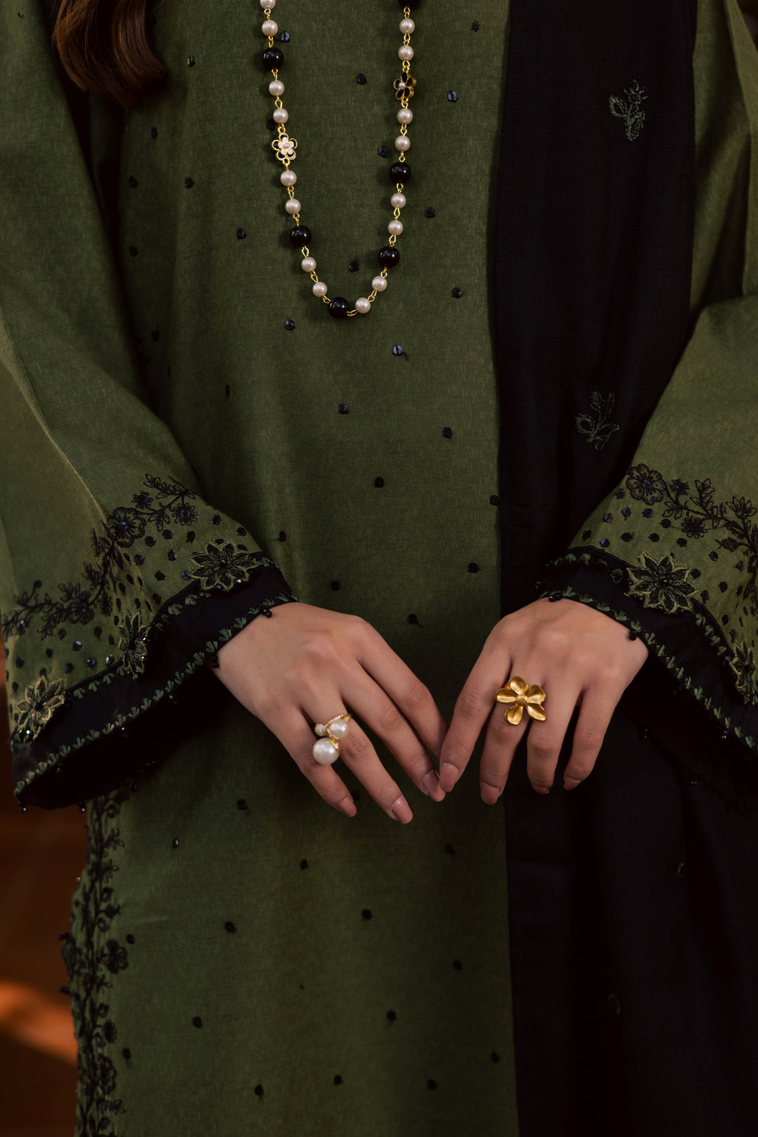  Record 3Pc - Embroidered Festive Pret BATIK WINTER PRET 2025  BATIK   XS / Green Moss / Textured Cotton-S / Green Moss / Textured Cotton-M / Green Moss / Textured Cotton-L / Green Moss / Textured Cotton-XL / Green Moss / Textured Cotton