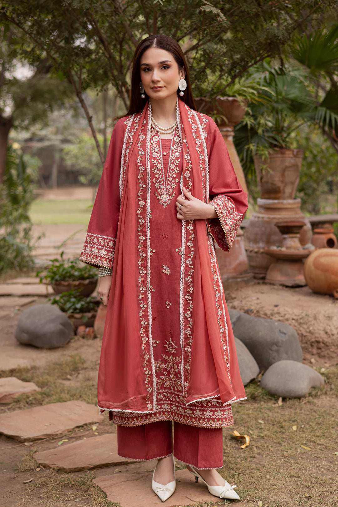  Red Carrot 3Pc - Embroidered Festive Pret BATIK WINTER PRET 2025  BATIK   XS / Carrot / Karandi-S / Carrot / Karandi-M / Carrot / Karandi-L / Carrot / Karandi-XL / Carrot / Karandi