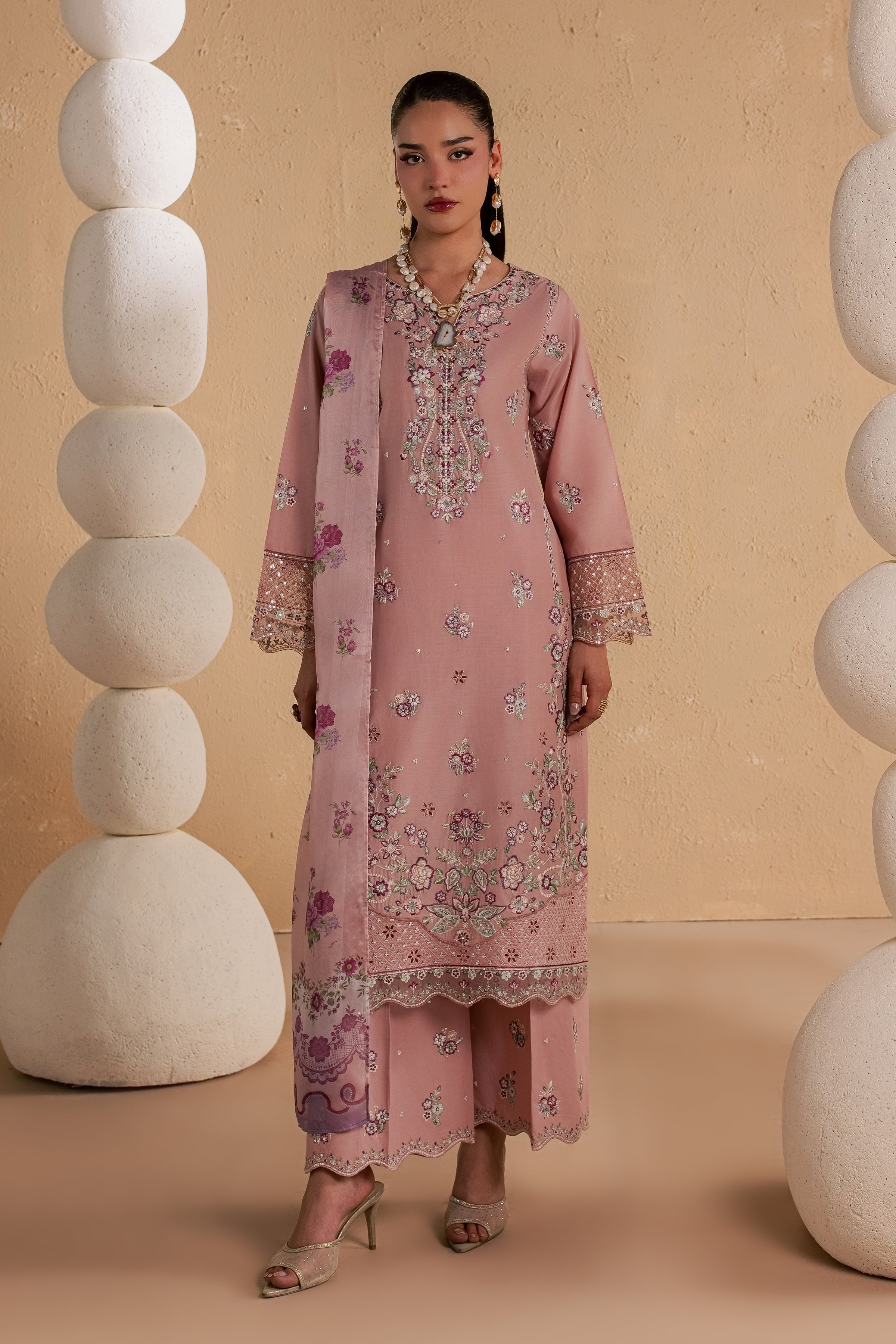 Velora 3Pc - Luxury Embroidered Lawn