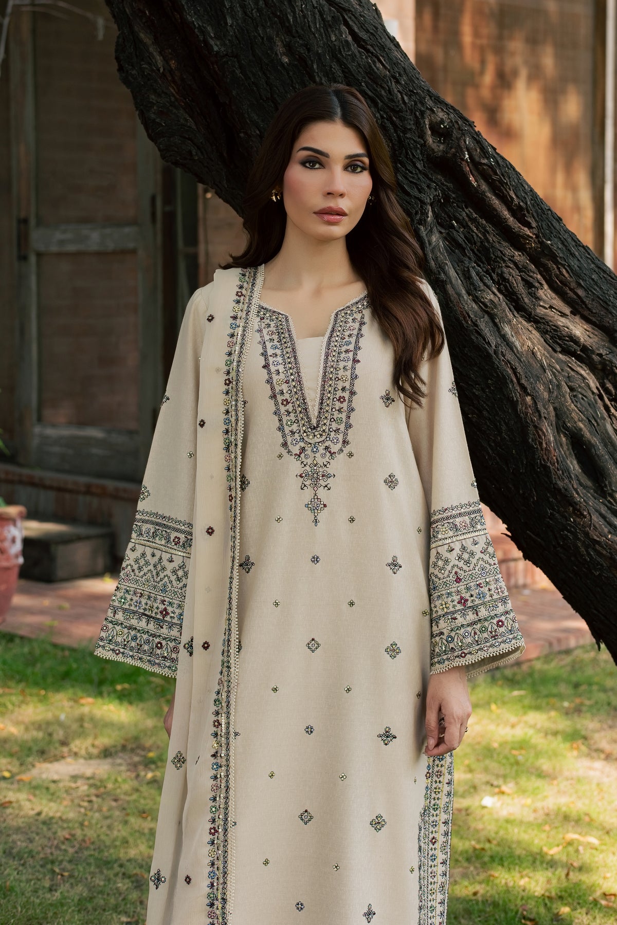 Mehrin 3Pc - Embroidered Karandi Pret