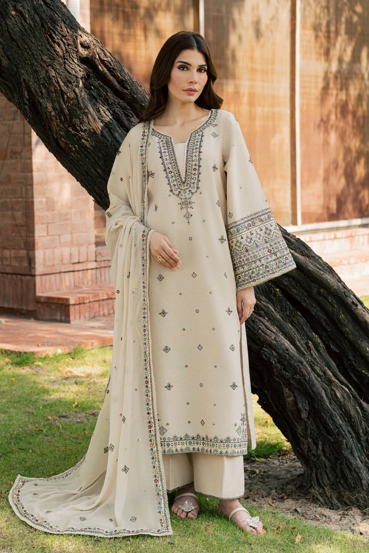 Mehrin 3Pc - Embroidered Karandi Pret