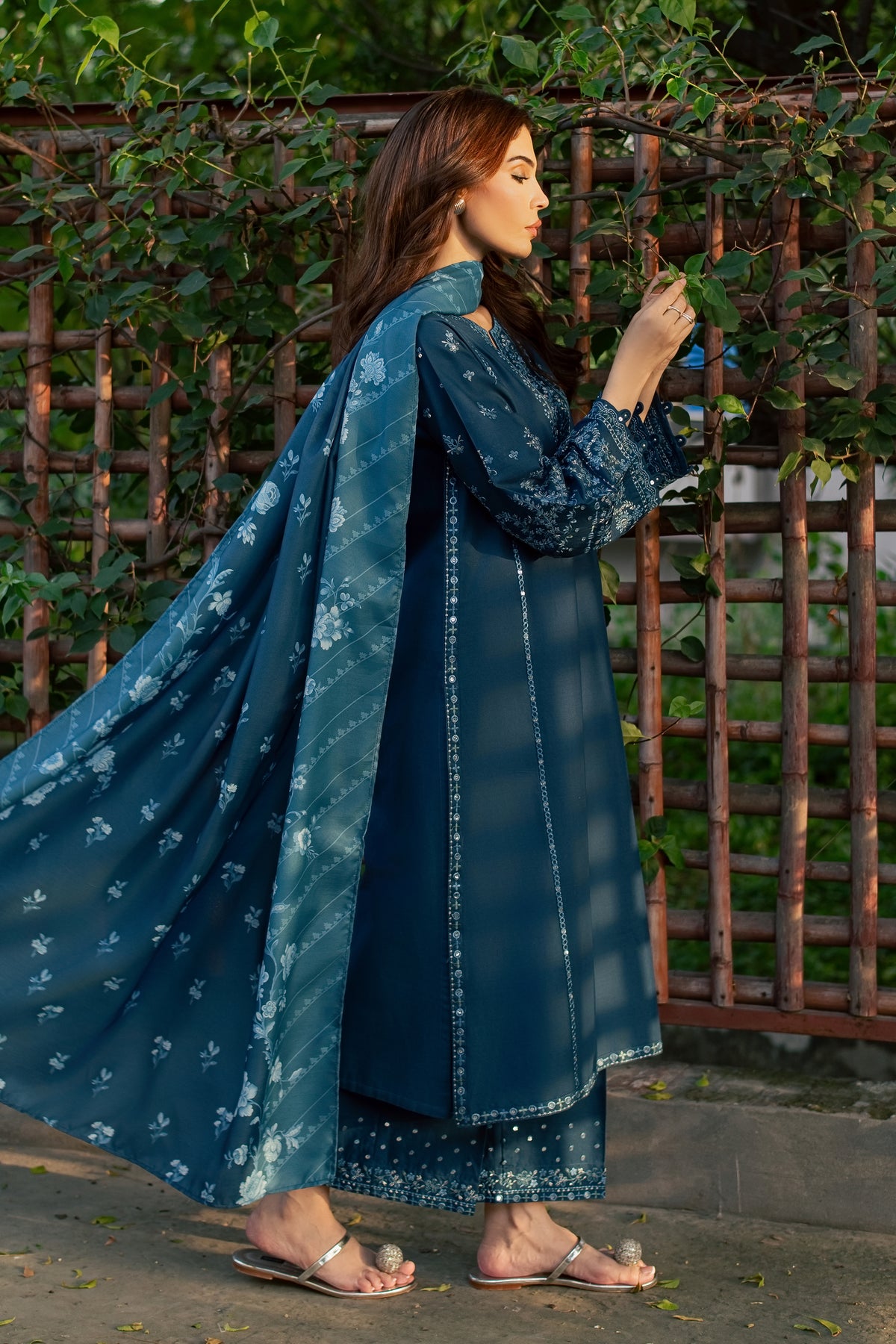 Blue Mantis 3Pc - Embroidered Khaddar Pret