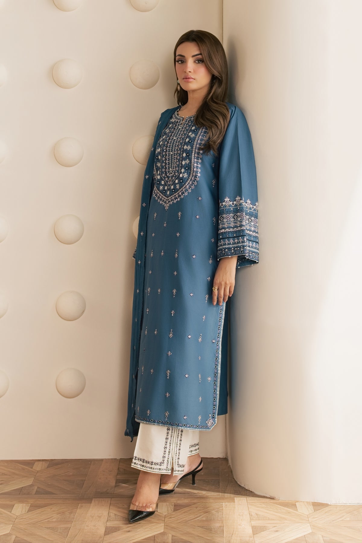 Kais 3Pc - Embroidered Cambric Pret