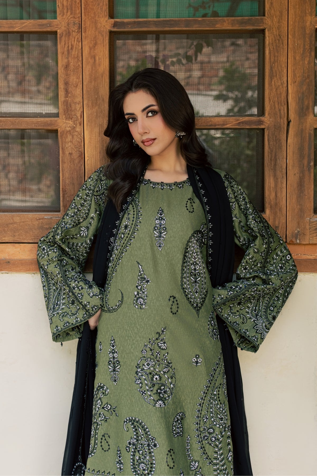 Marwa 3Pc - Embroidered Karandi Pret