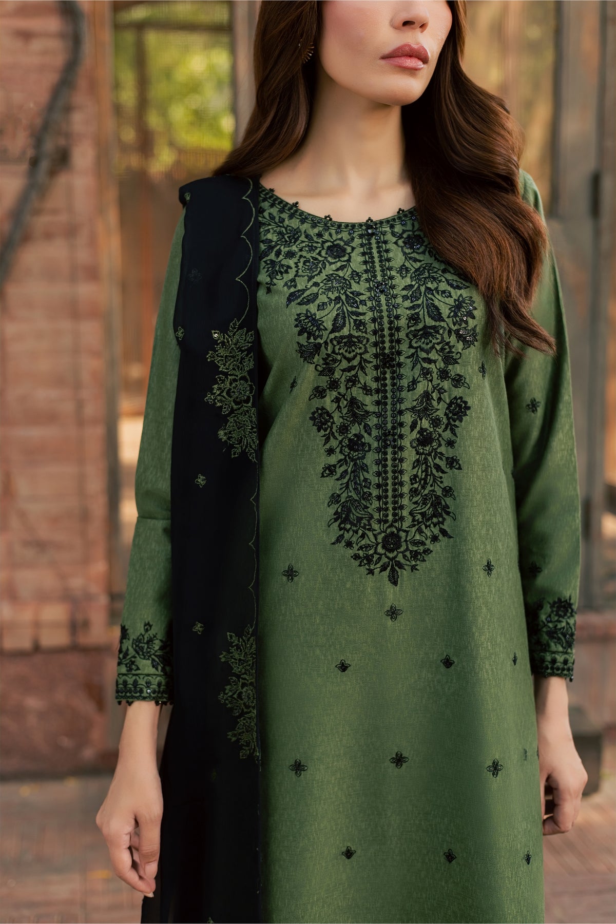 Green Willow 3Pc - Embroidered Karandi Pret