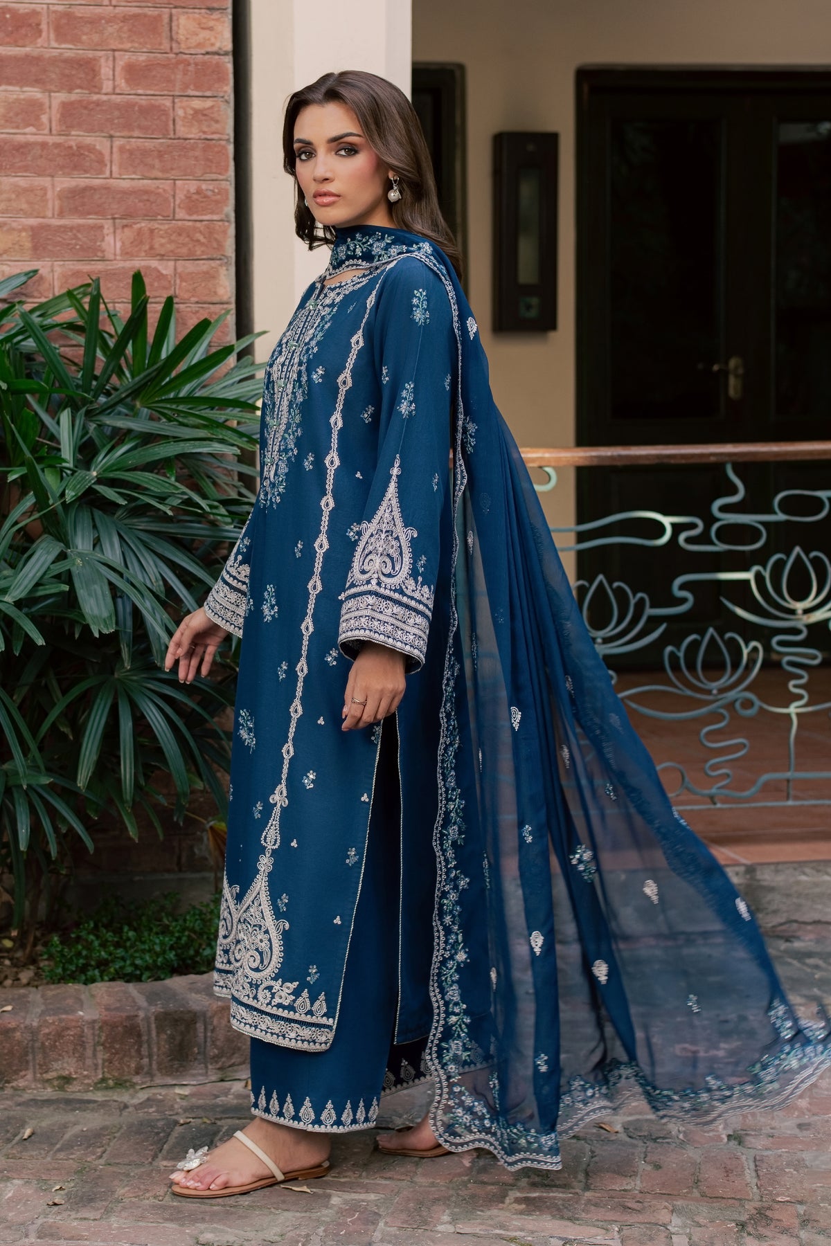 Nohur 3Pc - Embroidered Khaddar Pret