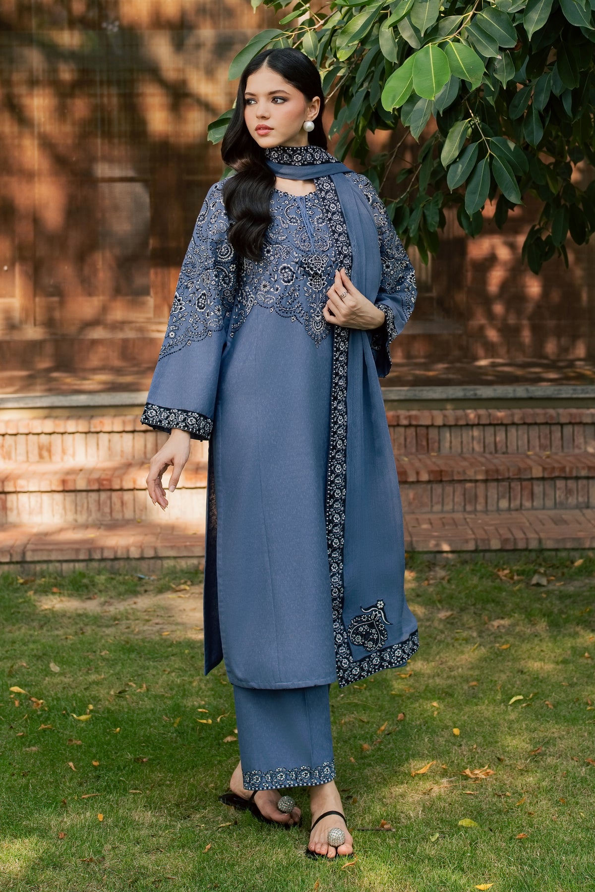 Sozni 3Pc - Embroidered Karandi Pret