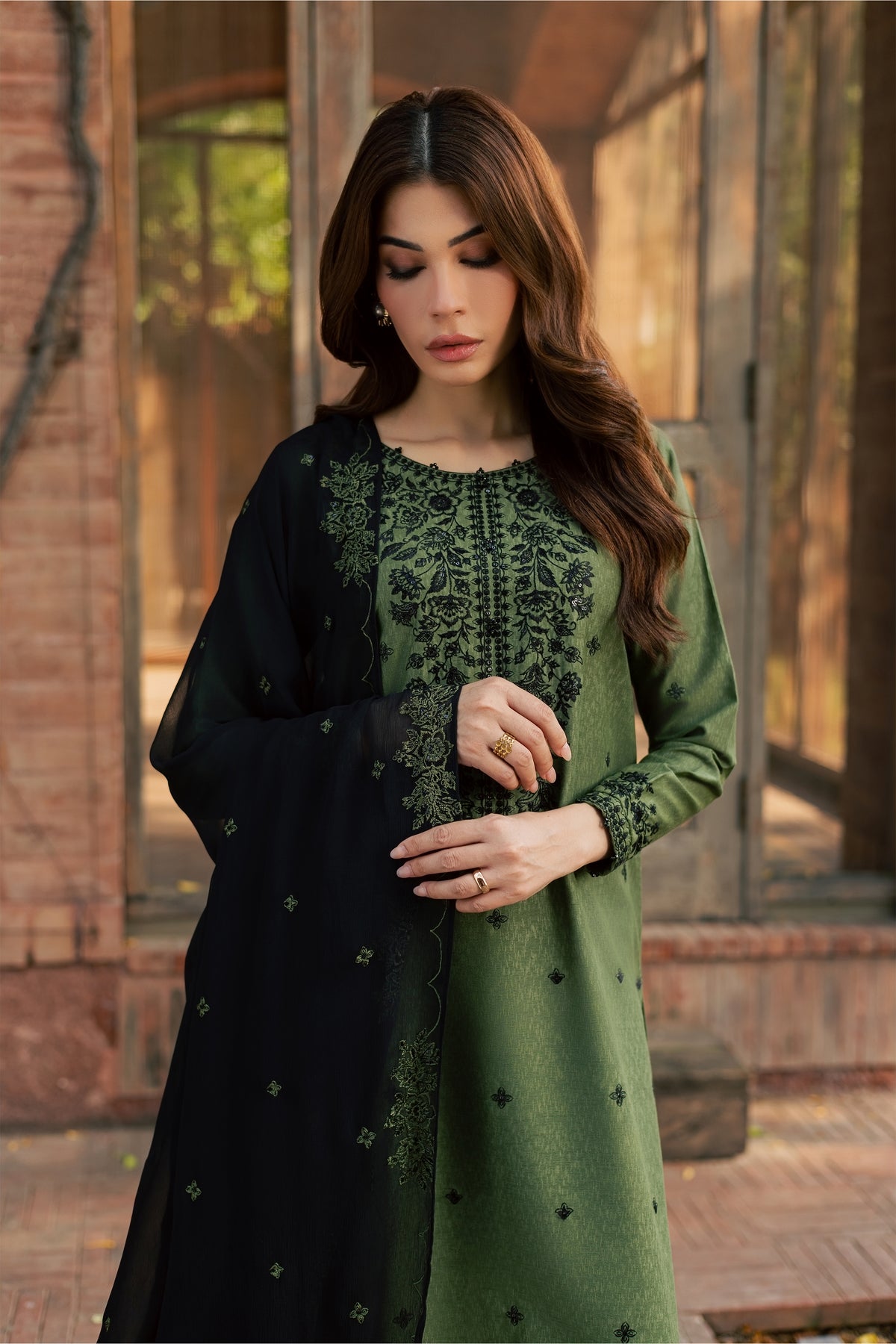 Green Willow 3Pc - Embroidered Karandi Pret