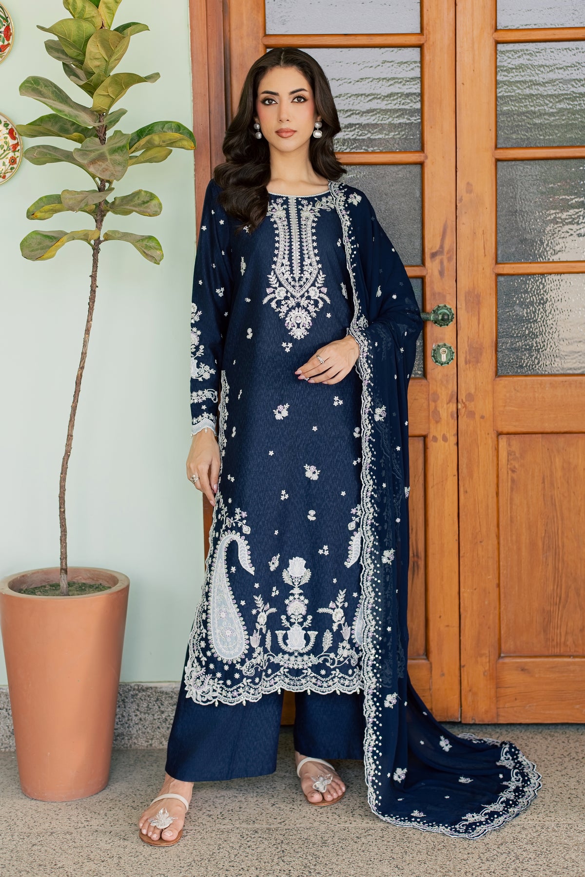 Maahe 3Pc - Embroidered Karandi Pret