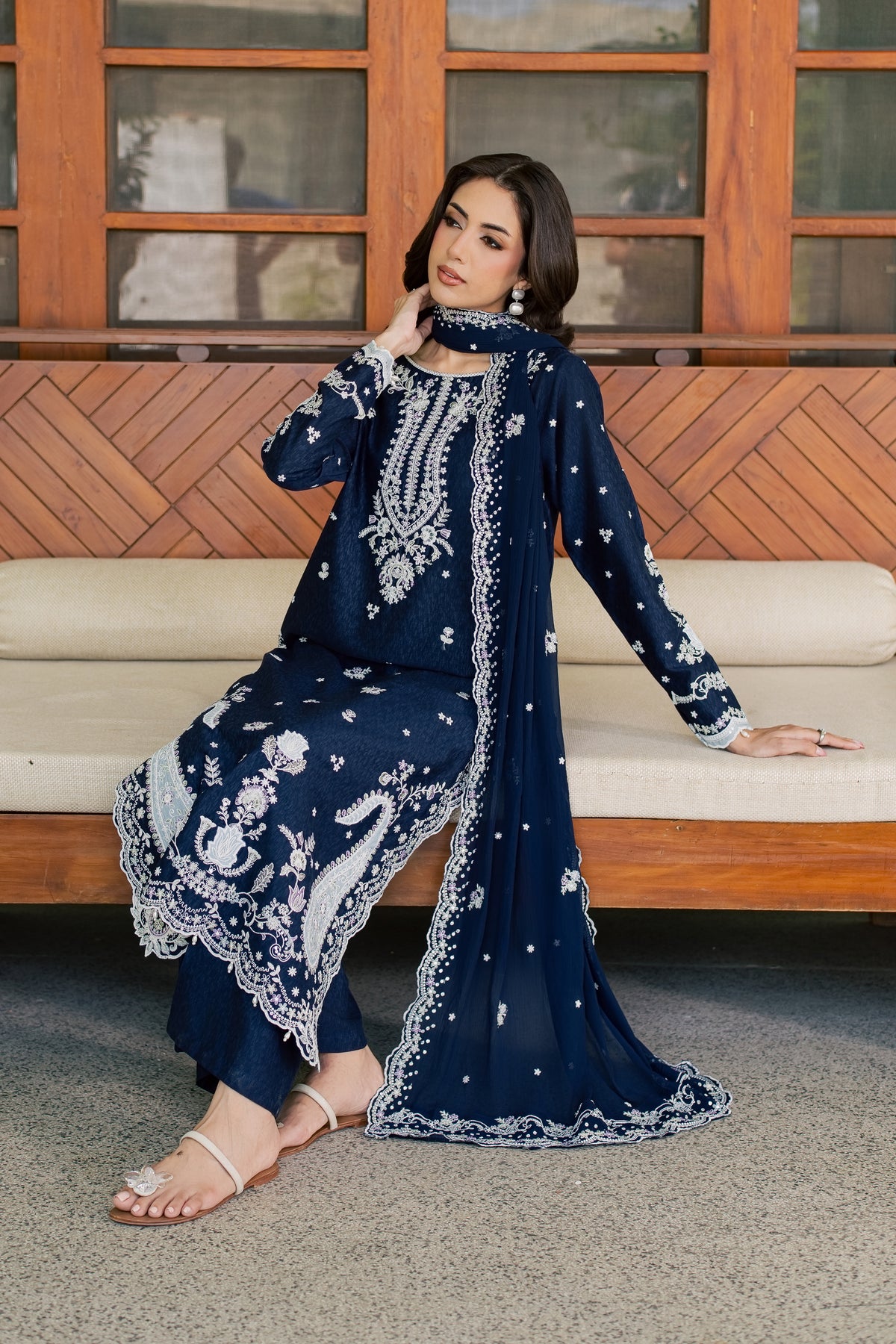 Maahe 3Pc - Embroidered Karandi Pret