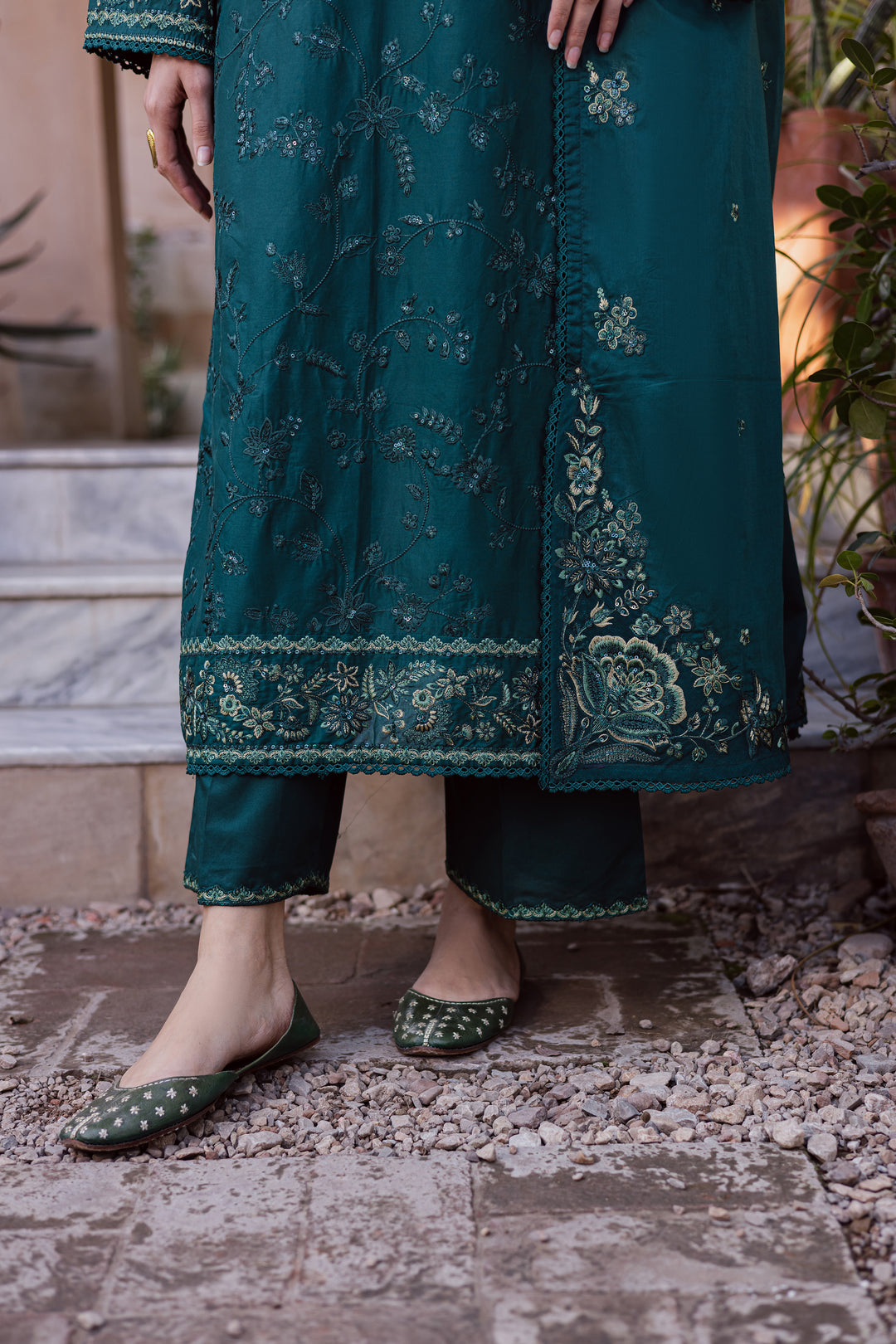 Darosham 3Pc - Festive Embroidered Lawn